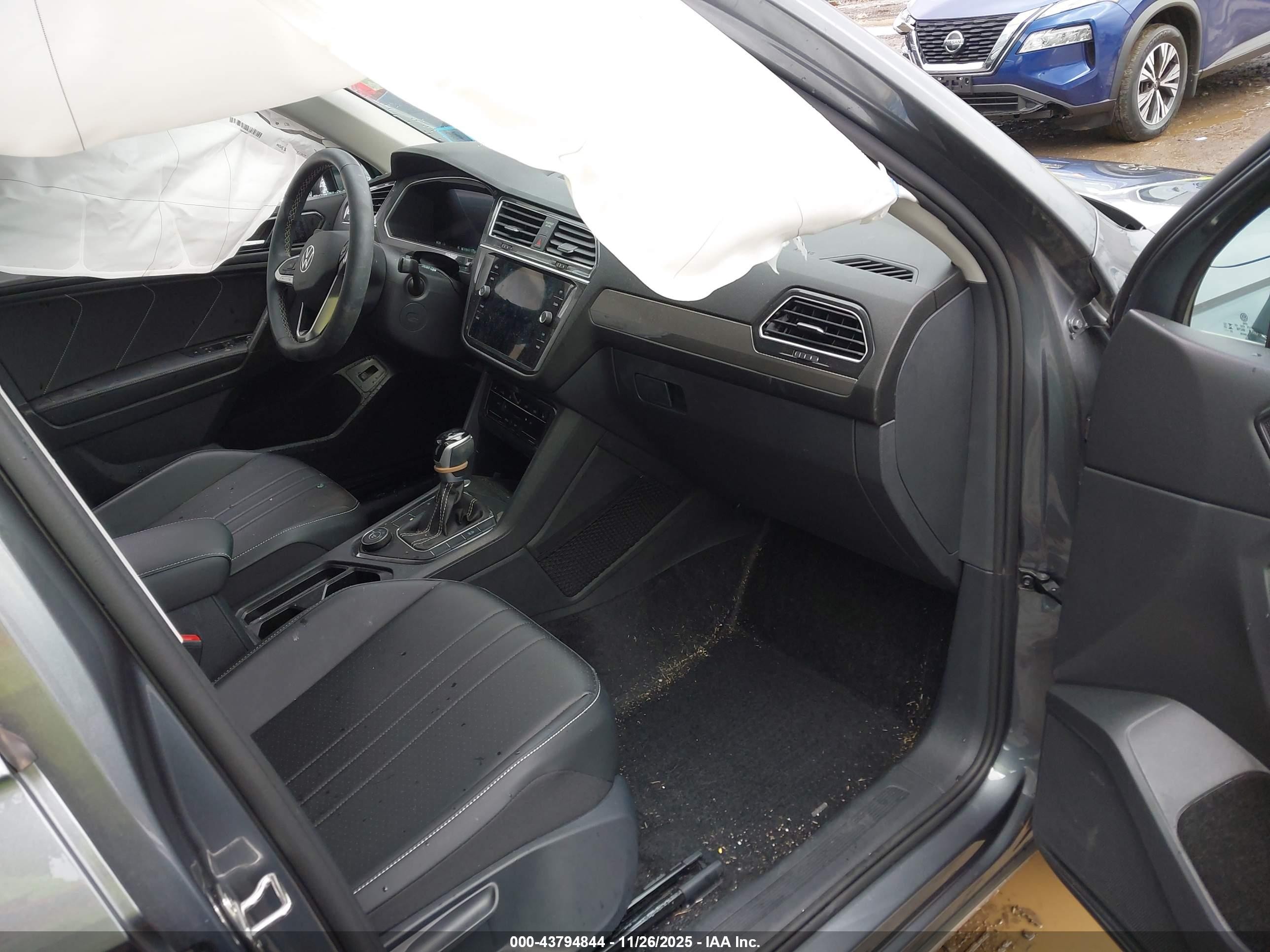 2024 Volkswagen Tiguan VIN 3VV2B7AX8RM019883 IAAI salvage auction — Side, Mv-907A (New York), sold $11,200 on 2026-09-09 (photo 5)