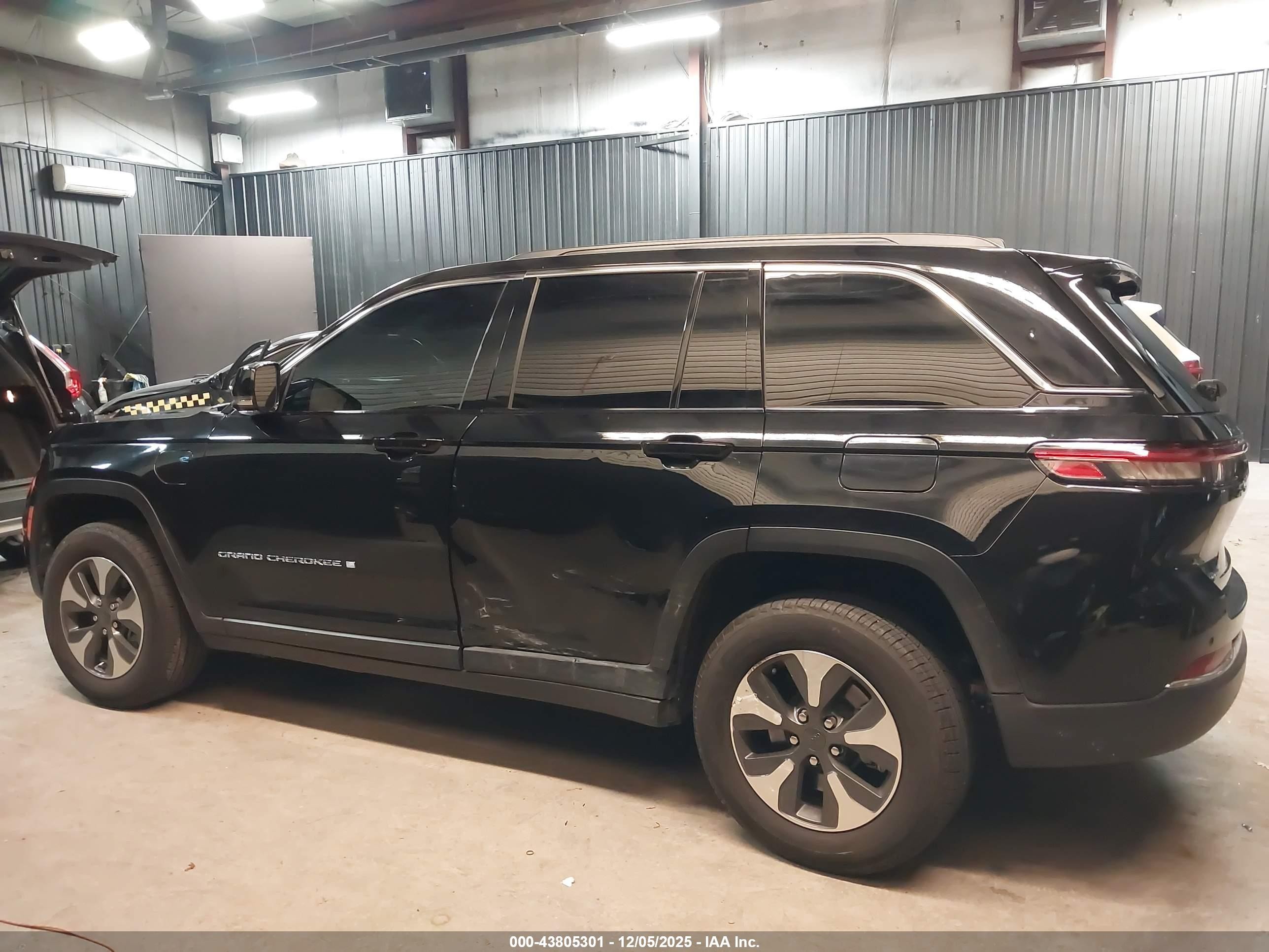 2024 Jeep Grand cherokee VIN 1C4RJYB62RC716589 IAAI salvage auction — Side, Mv-907A (New York), sold $18,000 on 2026-08-30 (photo 6)