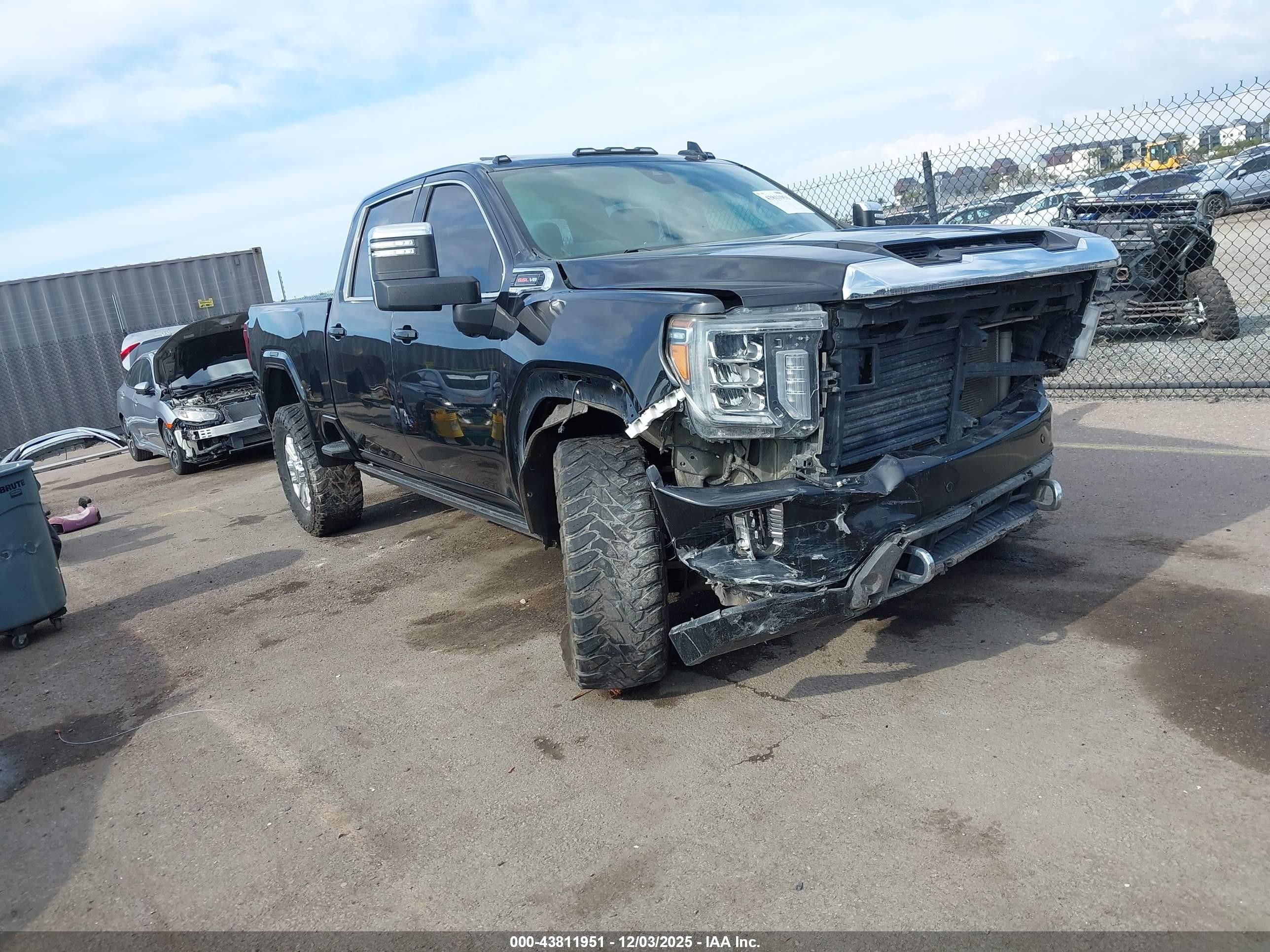 2022 Gmc SIERRA VIN 1GT49RE79NF161453 IAAI salvage auction — Front & Rear, Salvage (California), sold $16,800 on 2025-12-29 (photo 1)