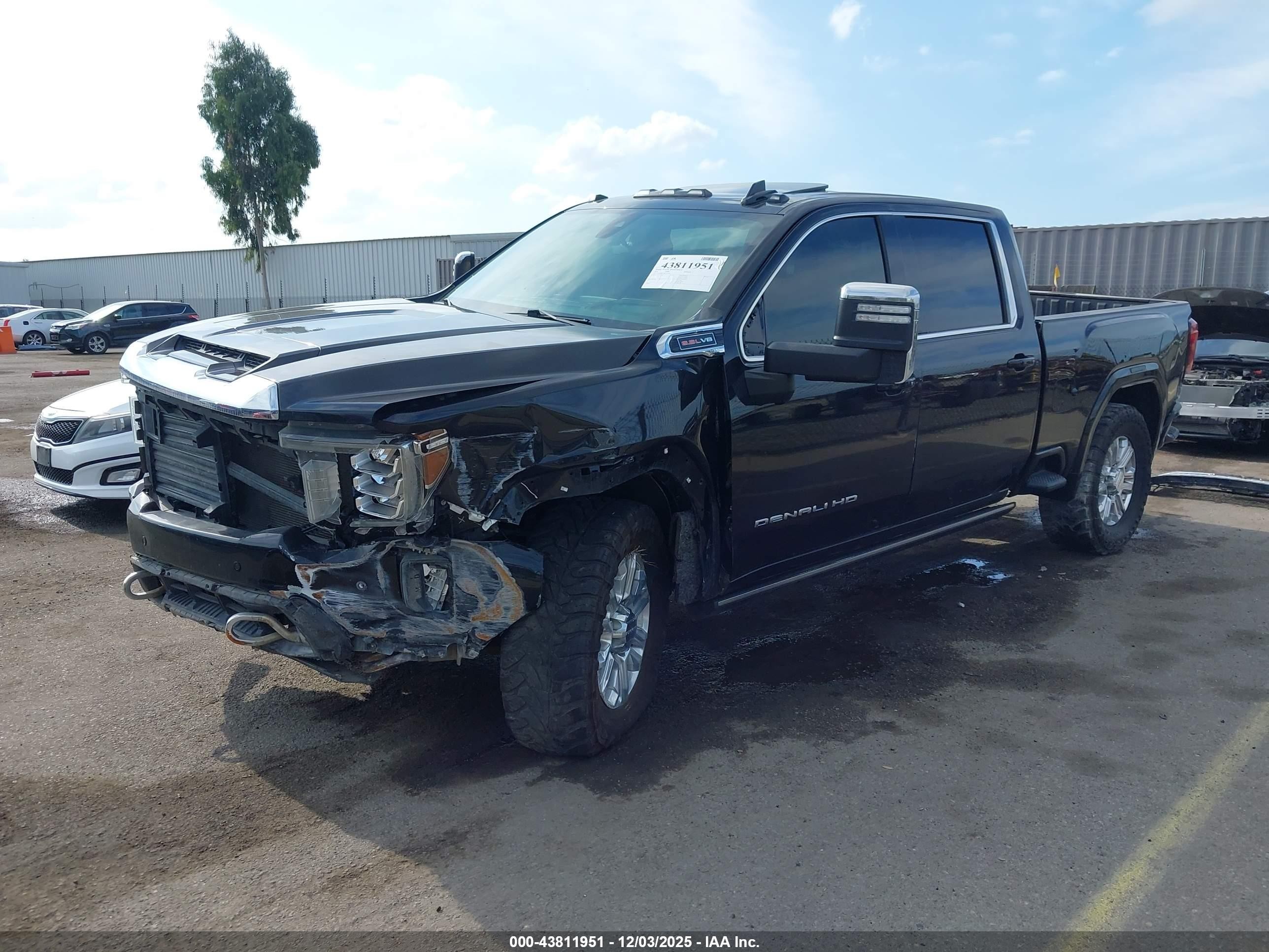 2022 Gmc SIERRA VIN 1GT49RE79NF161453 IAAI salvage auction — Front & Rear, Salvage (California), sold $16,800 on 2025-12-29 (photo 2)