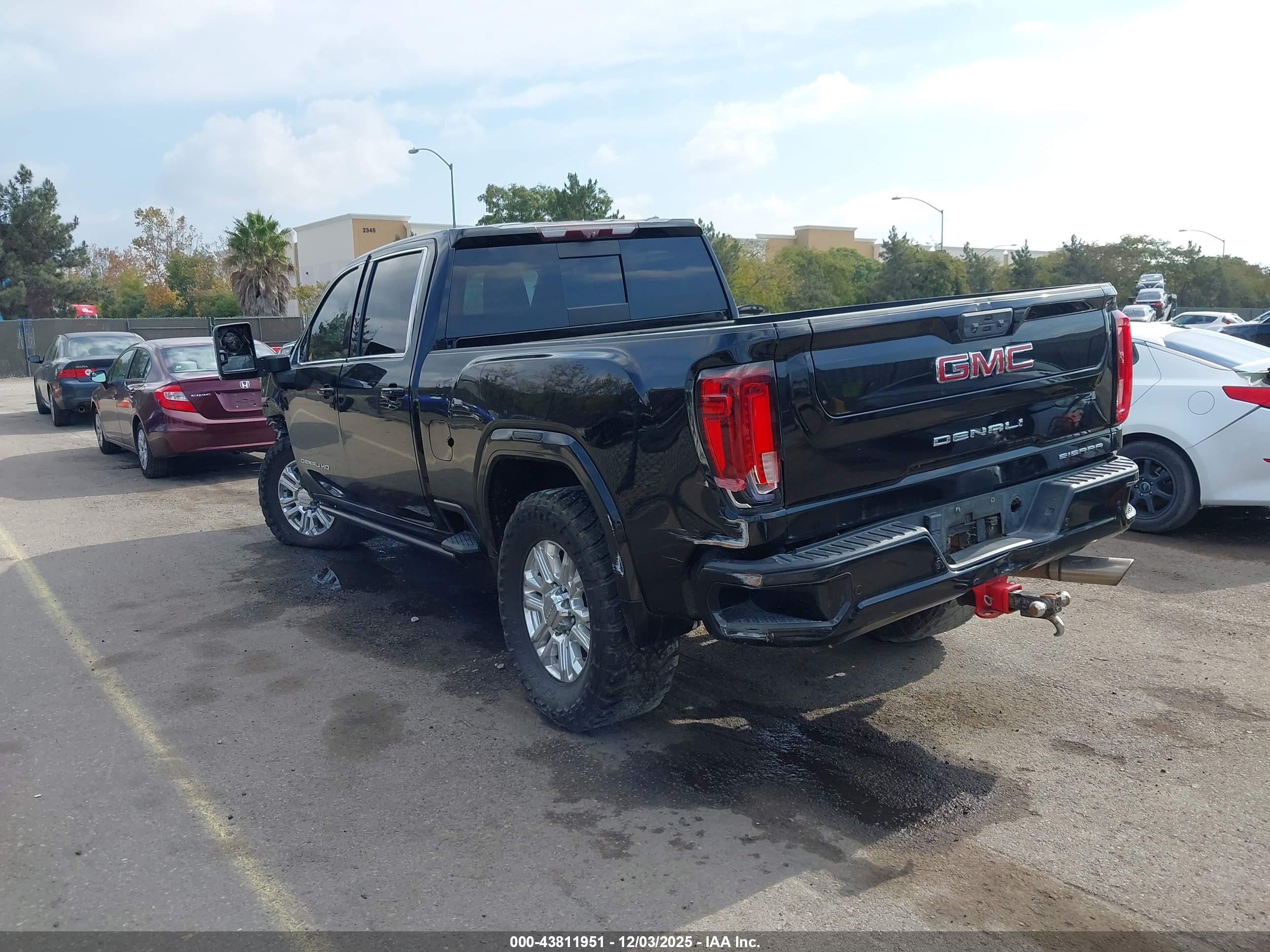 2022 Gmc SIERRA VIN 1GT49RE79NF161453 IAAI salvage auction — Front & Rear, Salvage (California), sold $16,800 on 2025-12-29 (photo 3)