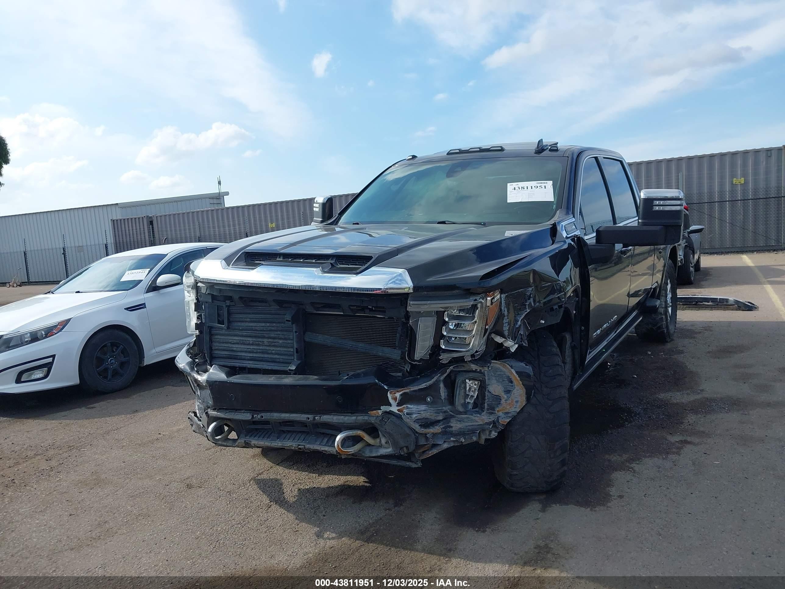 2022 Gmc SIERRA VIN 1GT49RE79NF161453 IAAI salvage auction — Front & Rear, Salvage (California), sold $16,800 on 2025-12-29 (photo 6)