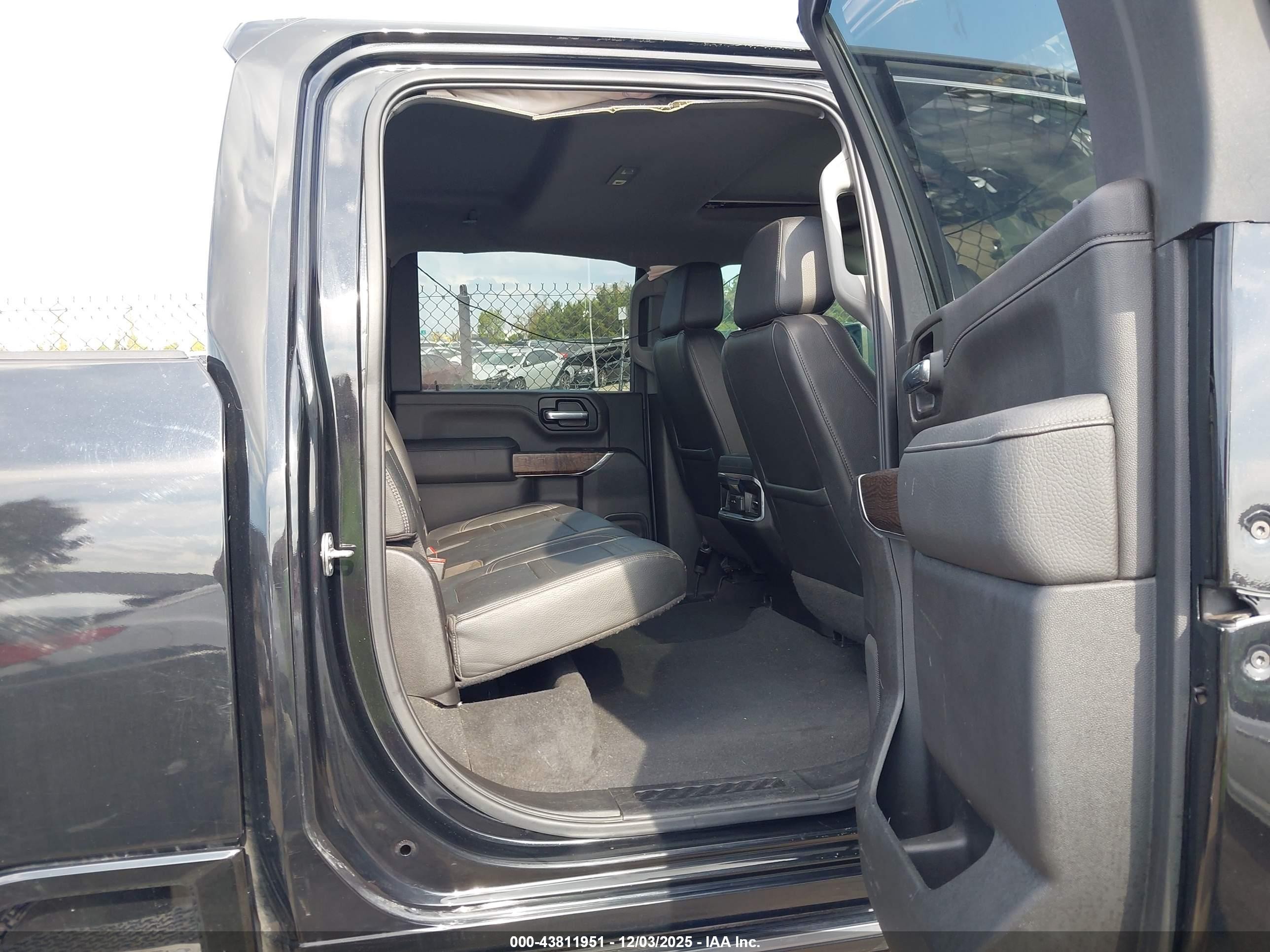 2022 Gmc SIERRA VIN 1GT49RE79NF161453 IAAI salvage auction — Front & Rear, Salvage (California), sold $16,800 on 2025-12-29 (photo 8)