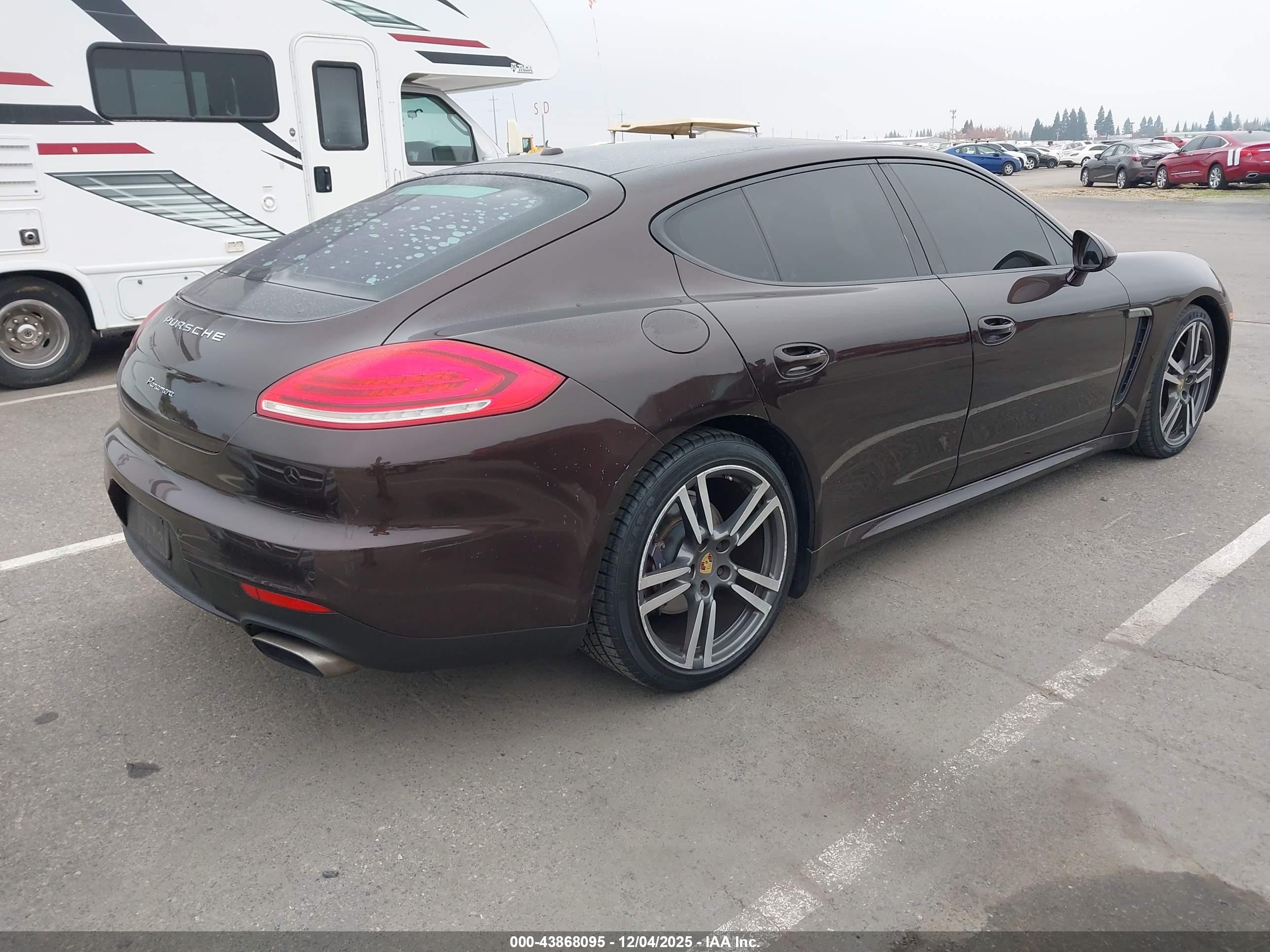 2014 Porsche Panamera VIN WP0AA2A76EL014077 IAAI salvage auction — Rear End, Clear - Dealer Only (California), sold $4,550 on 2025-12-31 (photo 4)