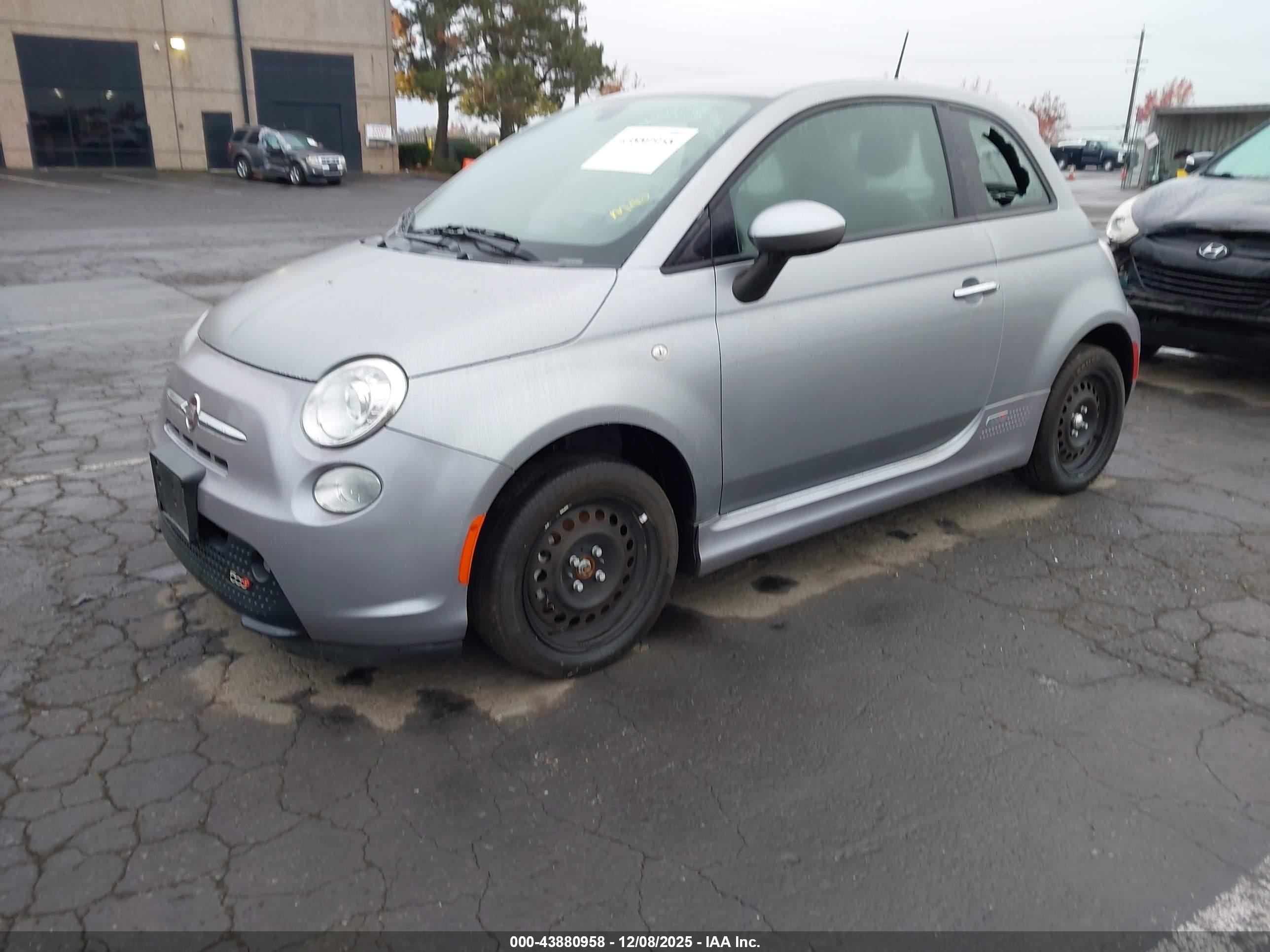 2017 Fiat 500 VIN 3C3CFFGE2HT586106 IAAI salvage auction — Side, Salvage (California), sold $975 on 2026-01-07 (photo 2)