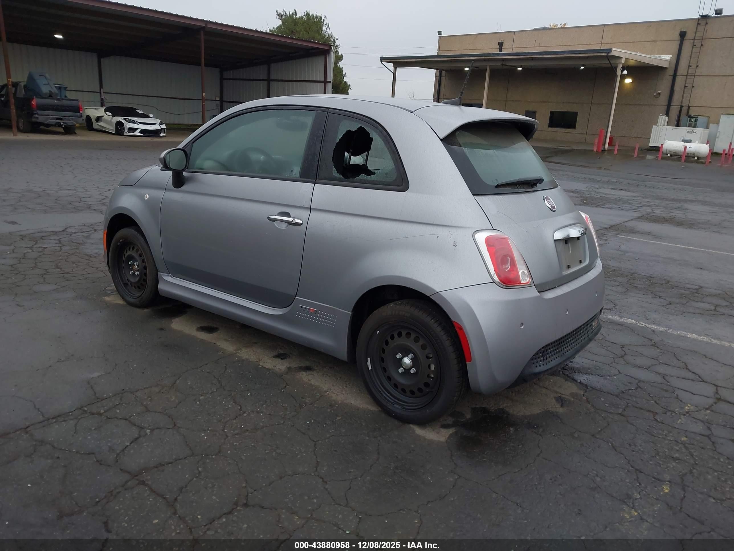 2017 Fiat 500 VIN 3C3CFFGE2HT586106 IAAI salvage auction — Side, Salvage (California), sold $975 on 2026-01-07 (photo 3)