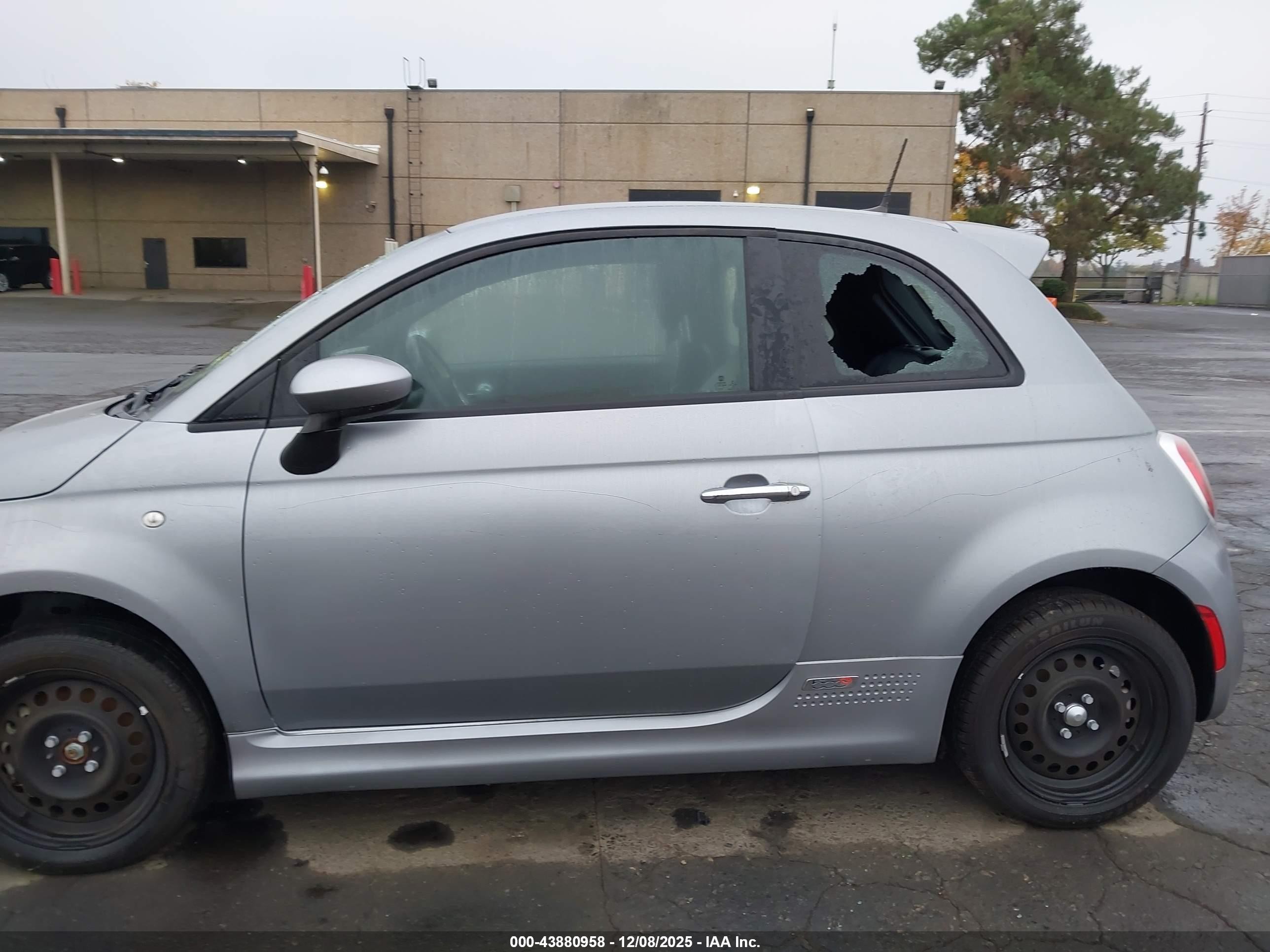 2017 Fiat 500 VIN 3C3CFFGE2HT586106 IAAI salvage auction — Side, Salvage (California), sold $975 on 2026-01-07 (photo 6)