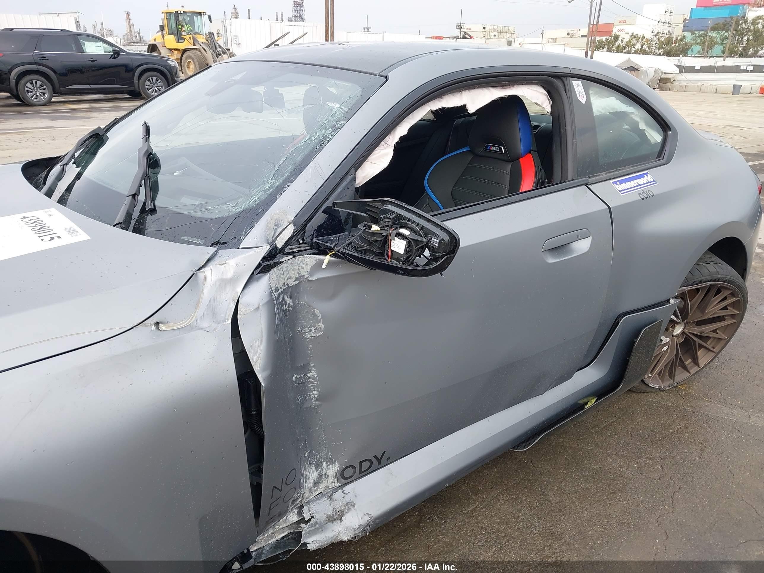 2025 BMW M2 VIN 3MF23DM0XS8F81417 IAAI salvage auction — Side, Salvage (California), sold $26,175 on 2026-08-12 (photo 6)