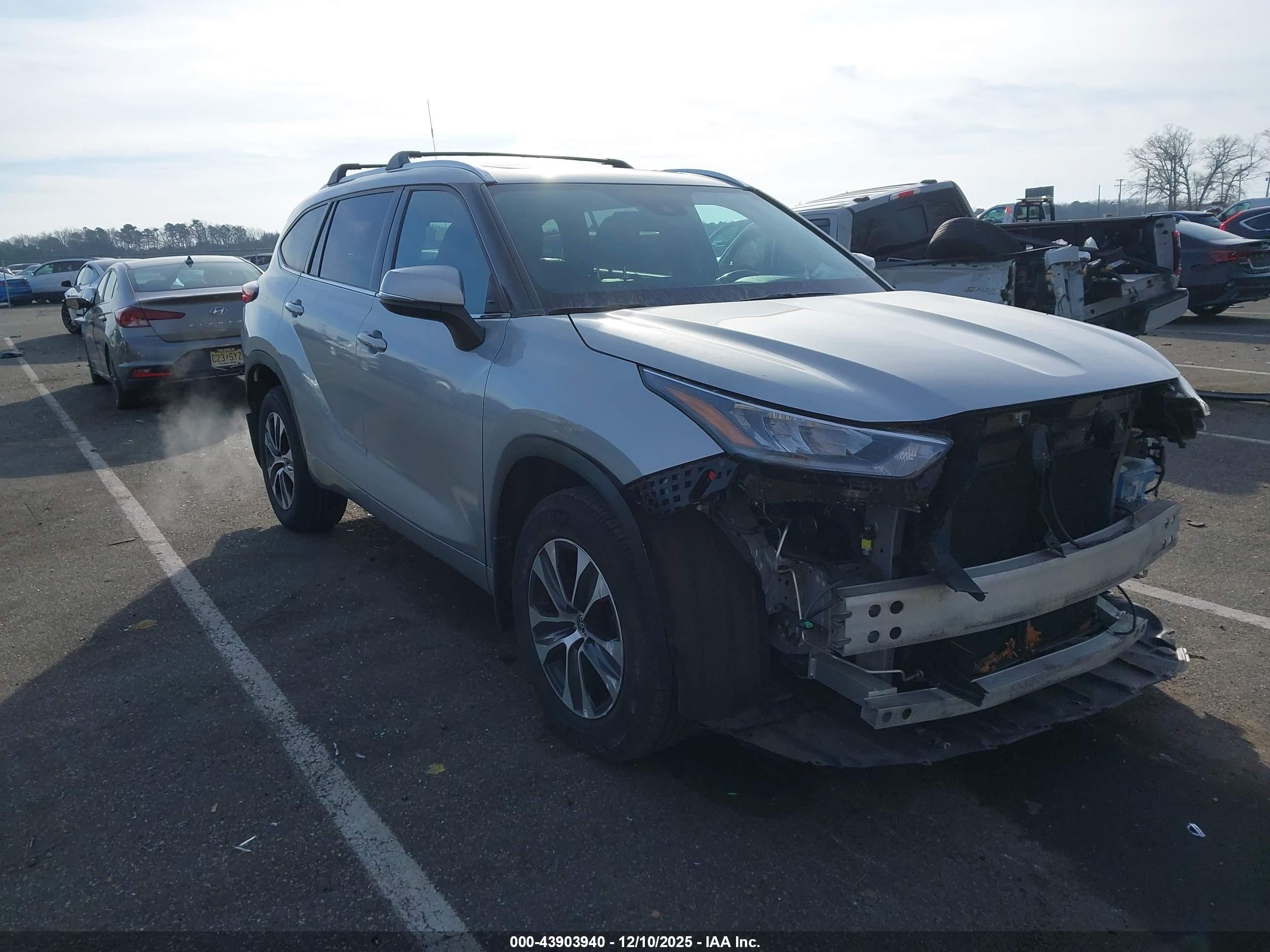 2021 Toyota Highlander VIN 5TDGZRBH9MS077285 IAAI salvage auction — Front & Rear, Salvage (New Jersey), sold $12,000 on 2026-07-04 (photo 1)