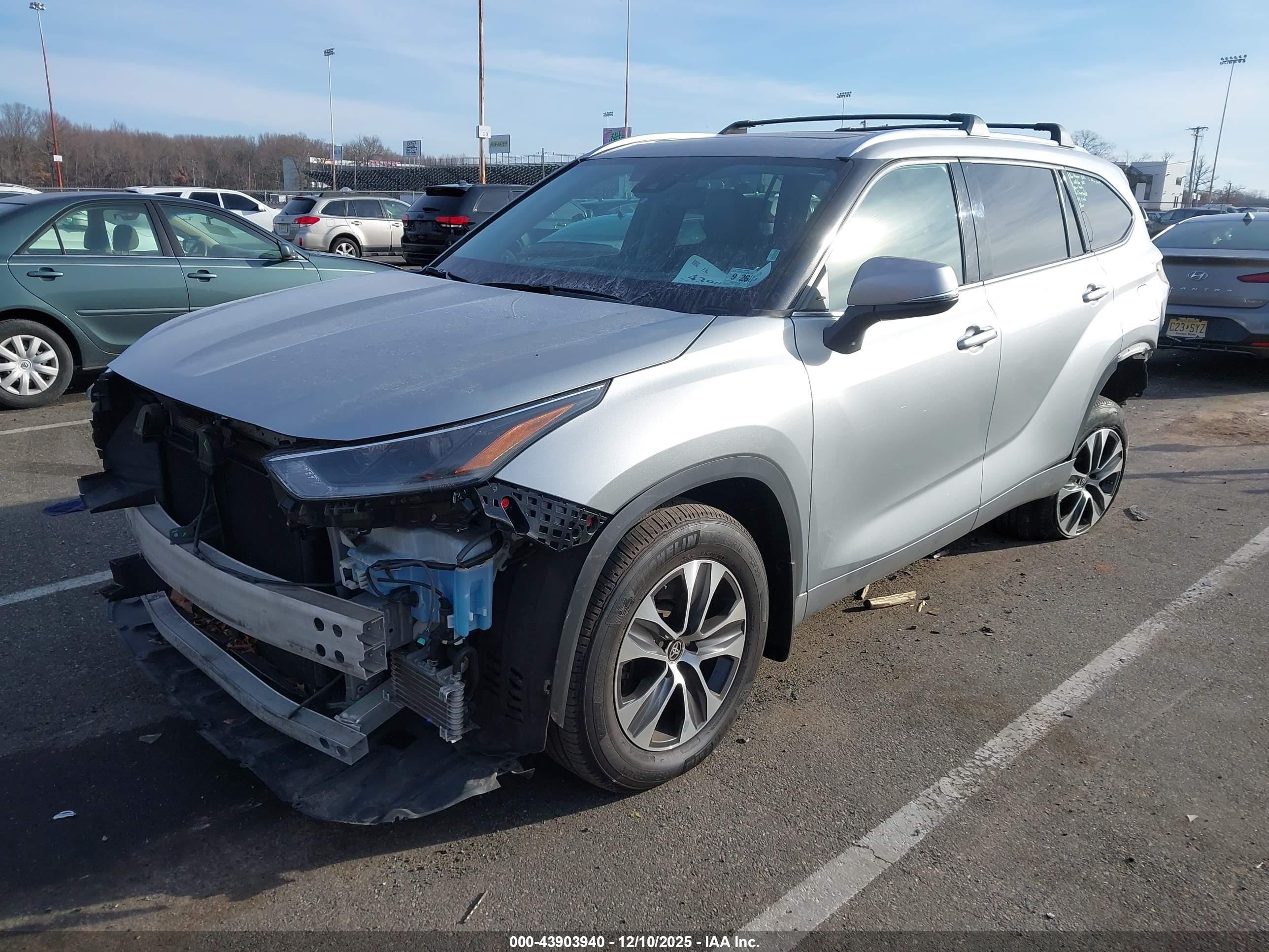 2021 Toyota Highlander VIN 5TDGZRBH9MS077285 IAAI salvage auction — Front & Rear, Salvage (New Jersey), sold $12,000 on 2026-07-04 (photo 2)