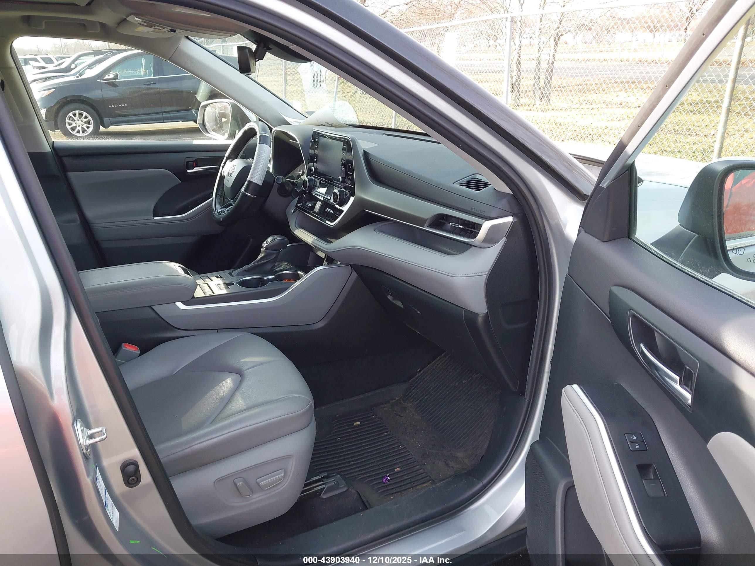 2021 Toyota Highlander VIN 5TDGZRBH9MS077285 IAAI salvage auction — Front & Rear, Salvage (New Jersey), sold $12,000 on 2026-07-04 (photo 5)