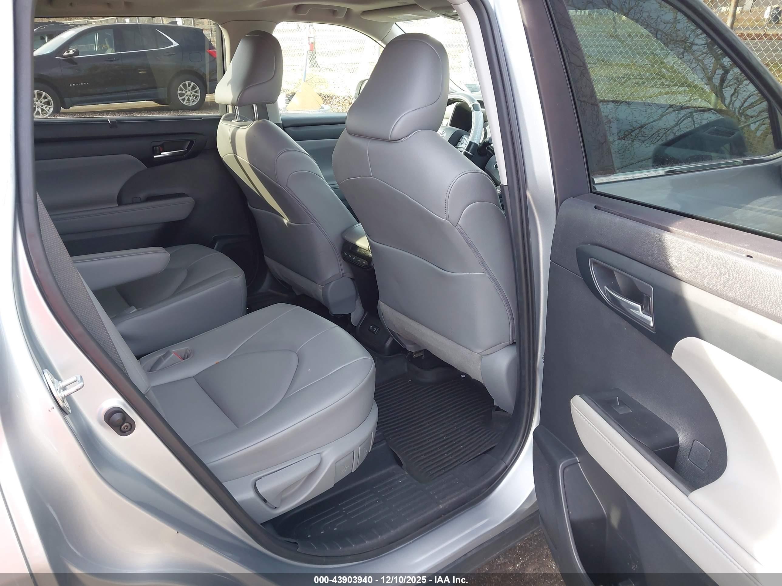 2021 Toyota Highlander VIN 5TDGZRBH9MS077285 IAAI salvage auction — Front & Rear, Salvage (New Jersey), sold $12,000 on 2026-07-04 (photo 8)