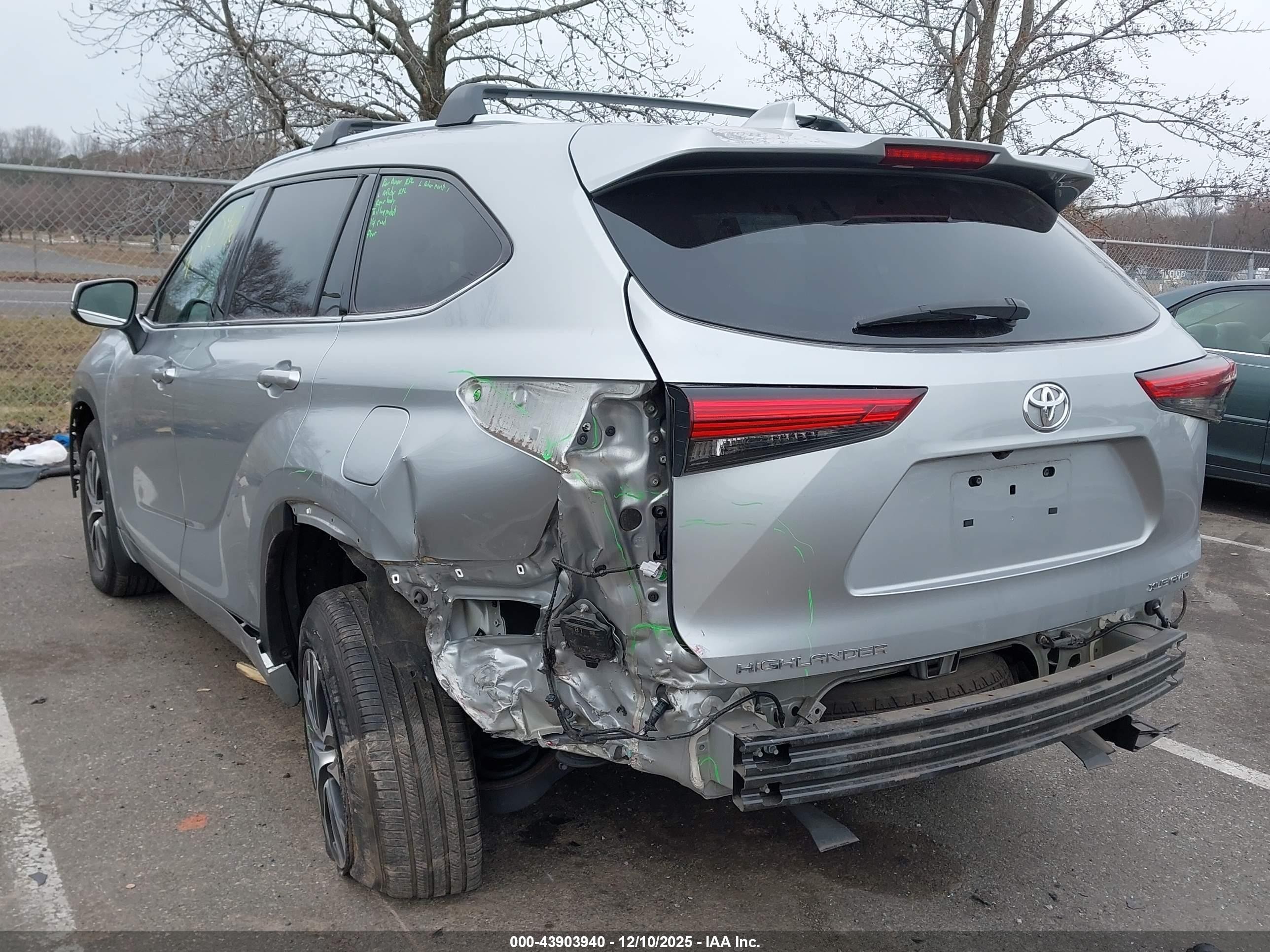 2021 Toyota Highlander VIN 5TDGZRBH9MS077285 IAAI salvage auction — Front & Rear, Salvage (New Jersey), sold $12,000 on 2026-07-04 (photo 3)