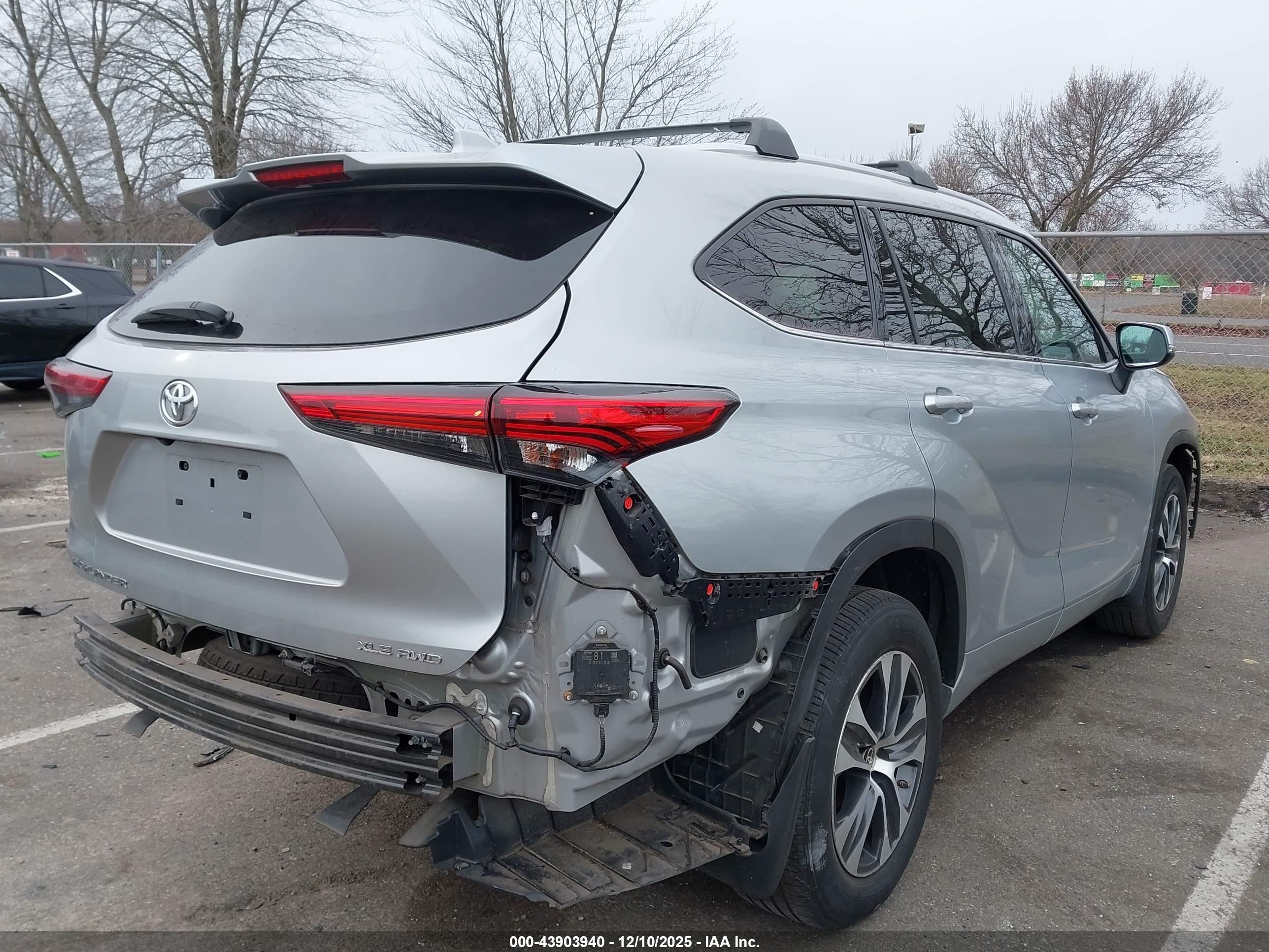 2021 Toyota Highlander VIN 5TDGZRBH9MS077285 IAAI salvage auction — Front & Rear, Salvage (New Jersey), sold $12,000 on 2026-07-04 (photo 4)
