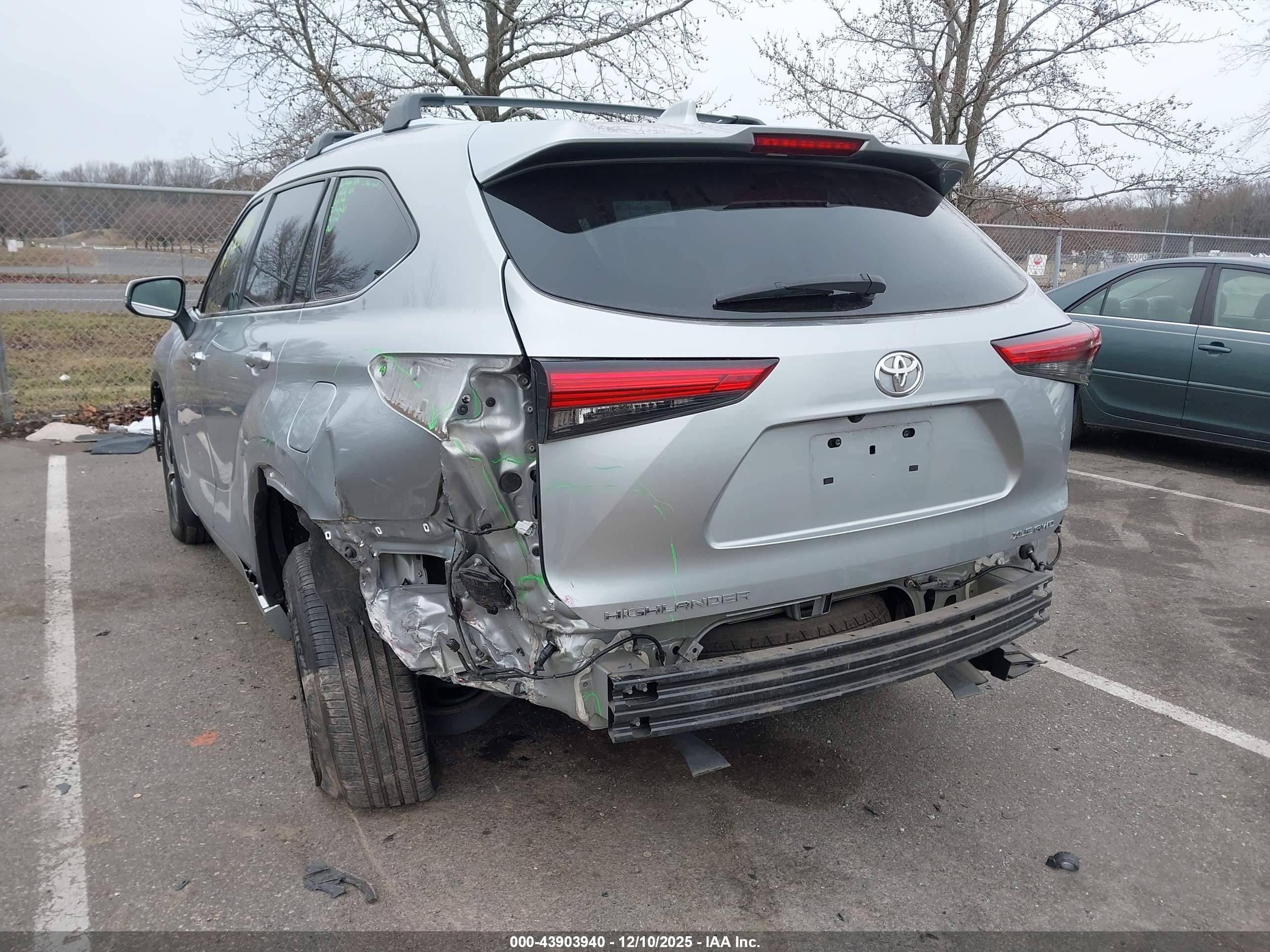2021 Toyota Highlander VIN 5TDGZRBH9MS077285 IAAI salvage auction — Front & Rear, Salvage (New Jersey), sold $12,000 on 2026-07-04 (photo 6)