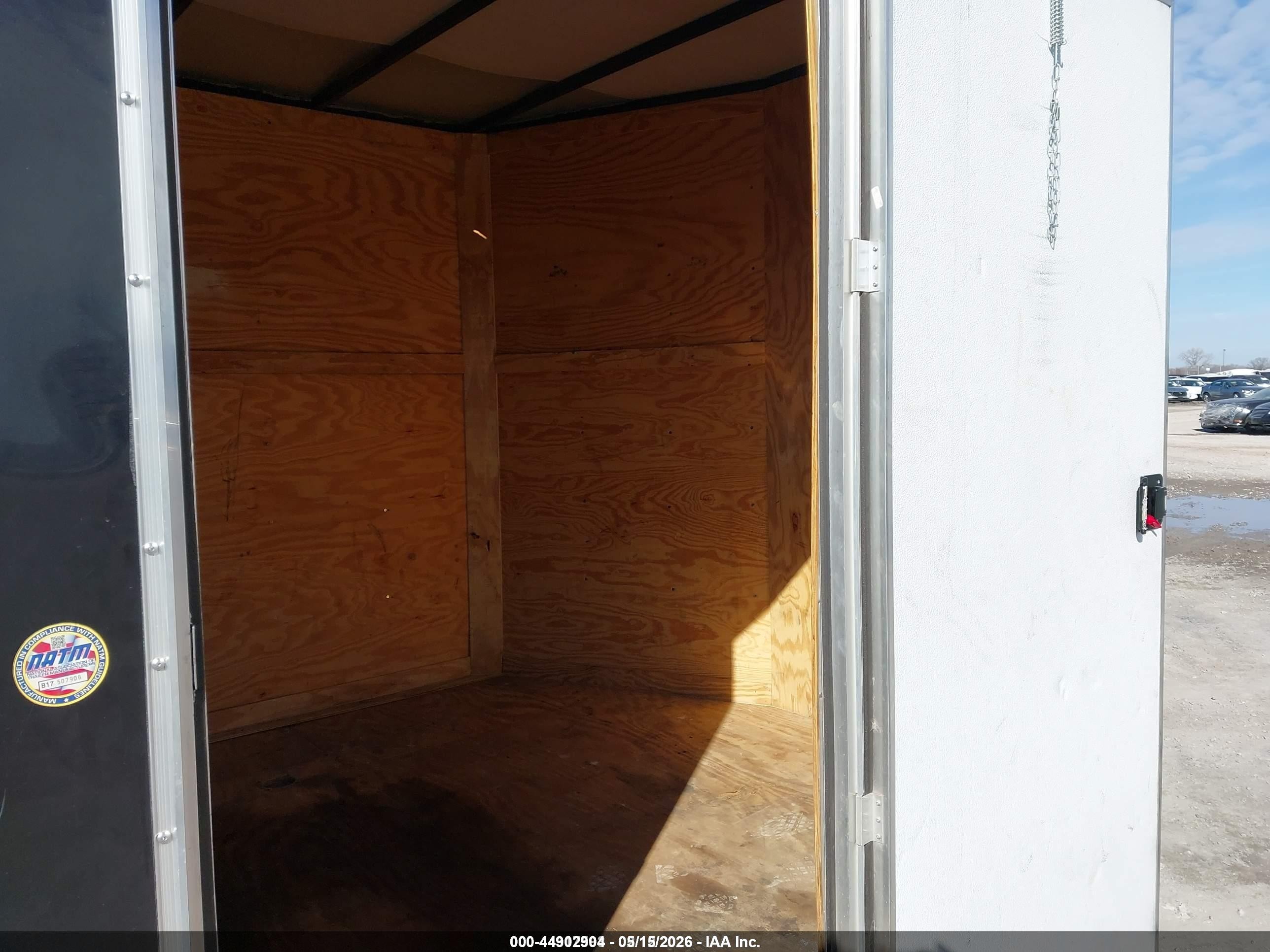 2018 Cargo Wow cargo 24 VIN 1W9BE2820JC598055 IAAI salvage auction — Side, Salvage (Missouri), sold $1,750 on 2026-08-04 (photo 5)