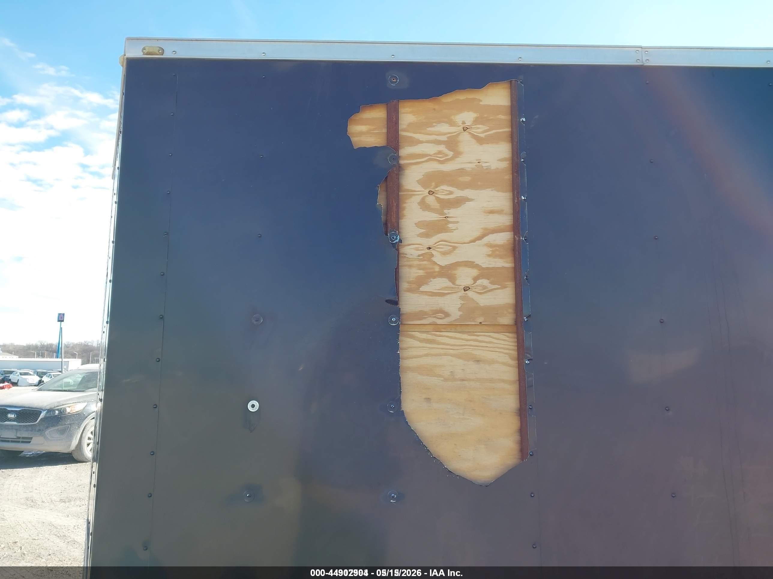2018 Cargo Wow cargo 24 VIN 1W9BE2820JC598055 IAAI salvage auction — Side, Salvage (Missouri), sold $1,750 on 2026-08-04 (photo 6)