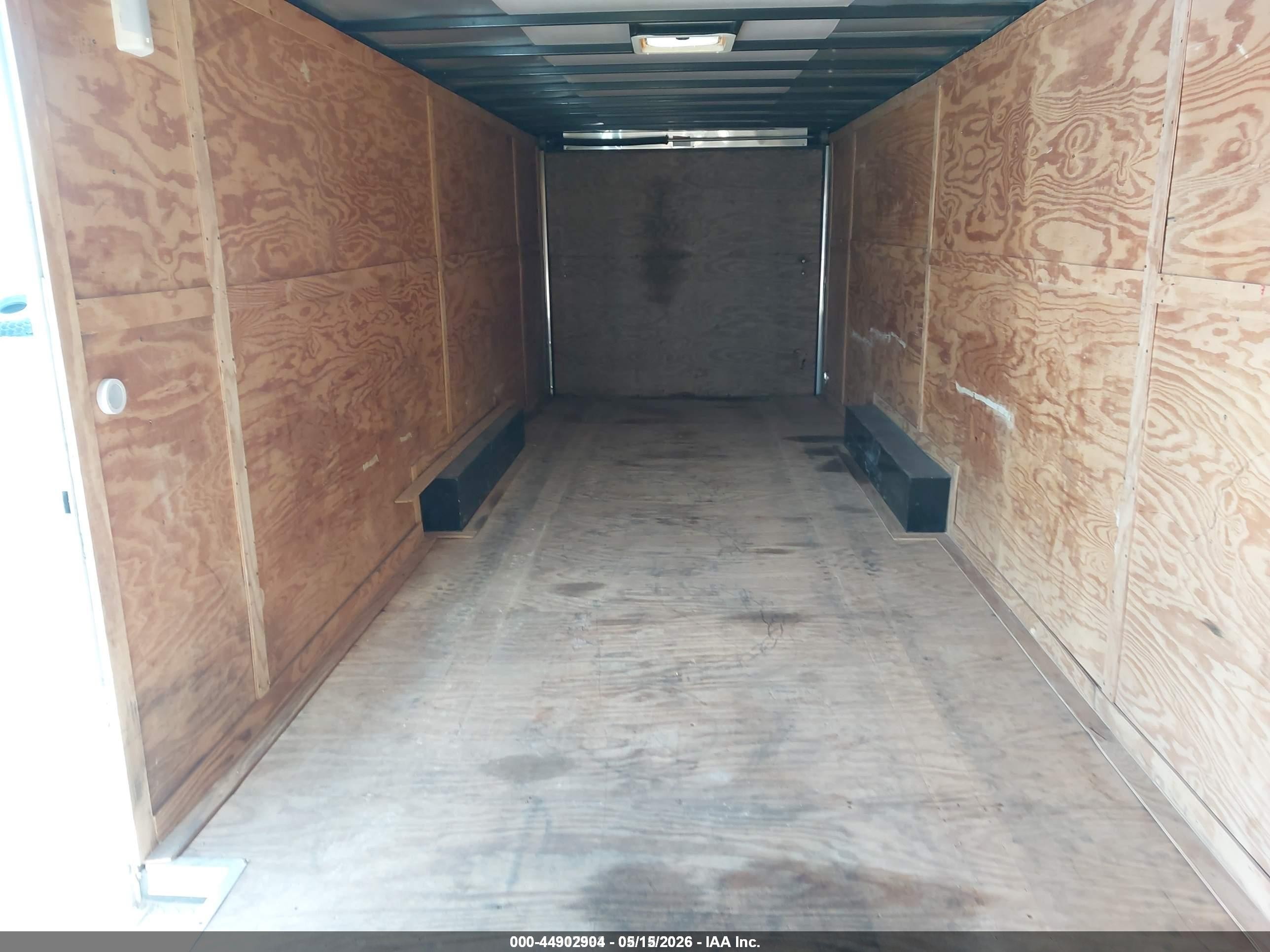 2018 Cargo Wow cargo 24 VIN 1W9BE2820JC598055 IAAI salvage auction — Side, Salvage (Missouri), sold $1,750 on 2026-08-04 (photo 8)