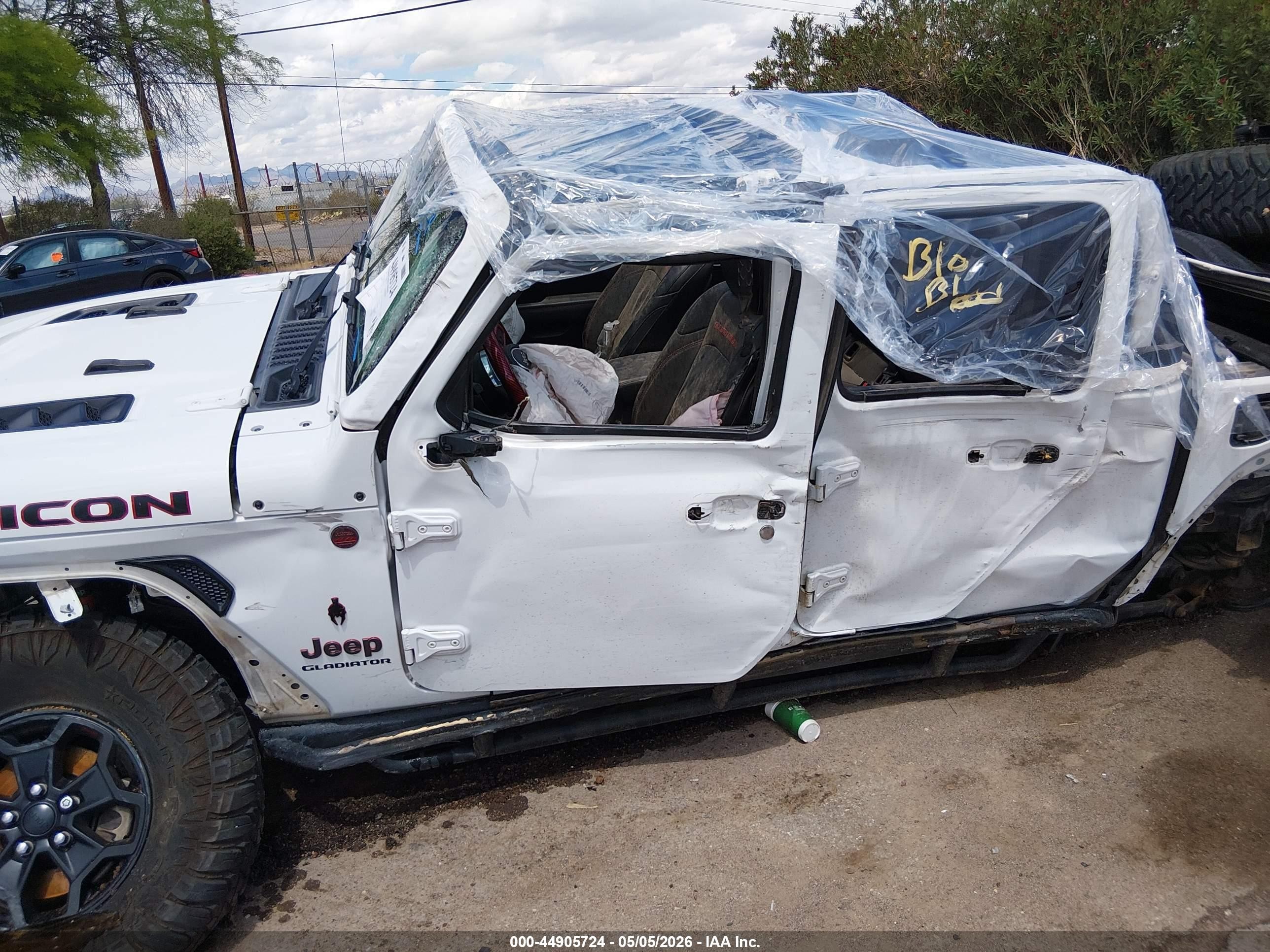 2020 Jeep Gladiator VIN 1C6JJTBG4LL105292 IAAI salvage auction — Biohazard/Chemical, Non-Repairable (Arizona), sold $5,600 on 2026-07-09 (photo 6)