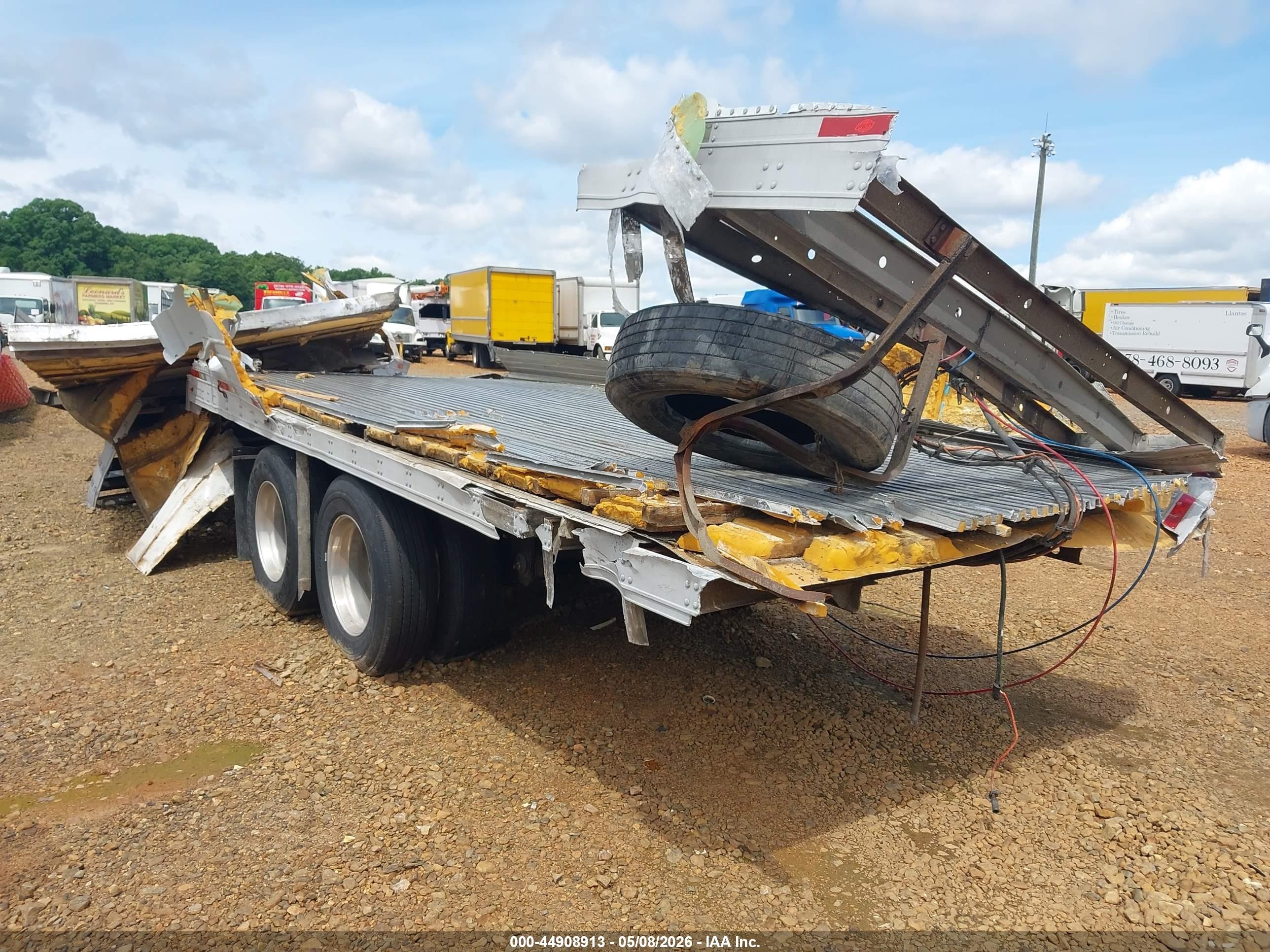 2011 Utility Trailer Mfg Semi Trailer VIN 1UYVS2533BU183972 IAAI salvage auction — All Over, Bill Of Sale (Georgia), sold $25 on 2026-10-21 (photo 3)