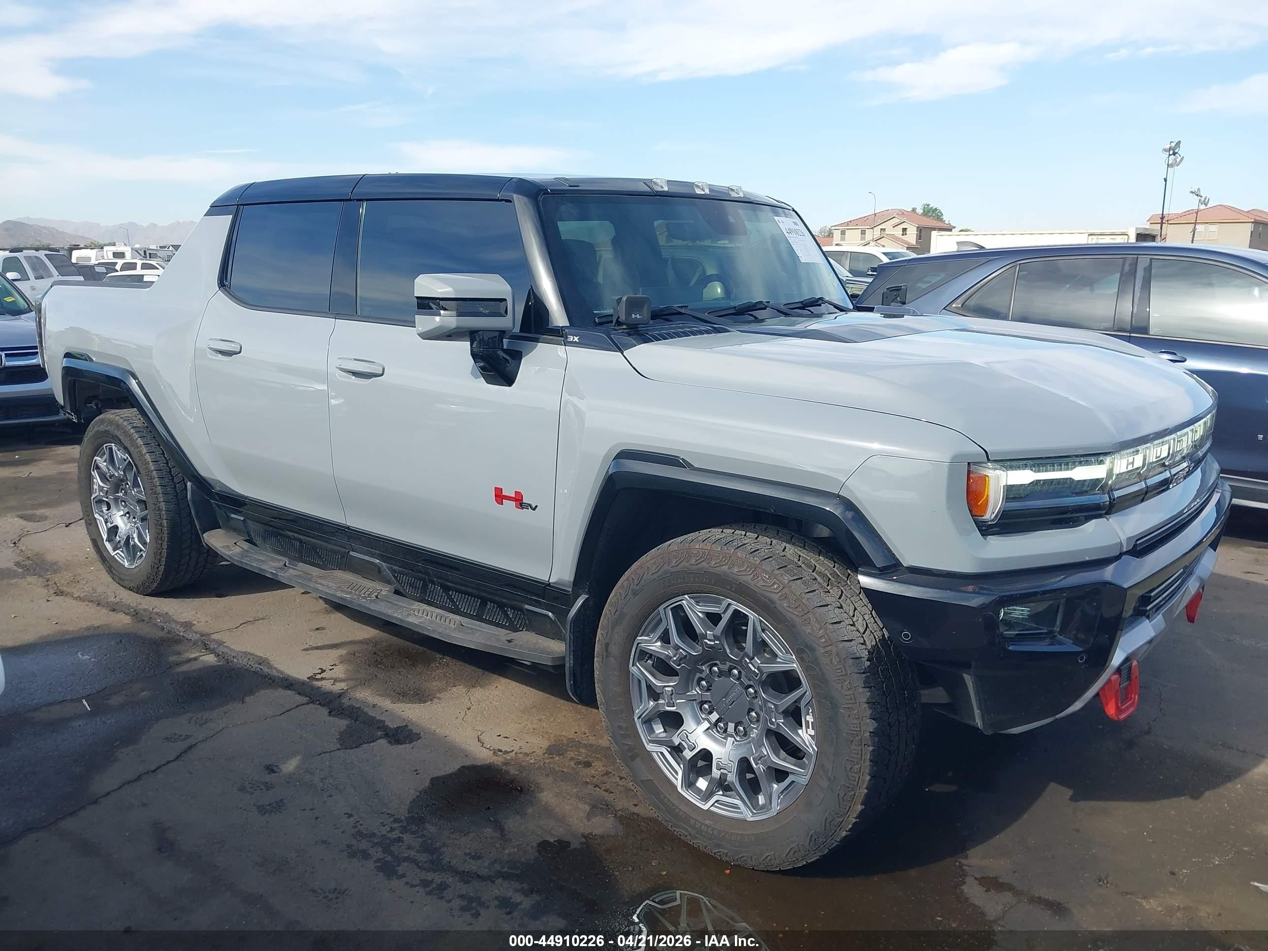 2024 GMC Hummer EV VIN 1GT10DDB4RU102821 — IAAI salvage auction photo