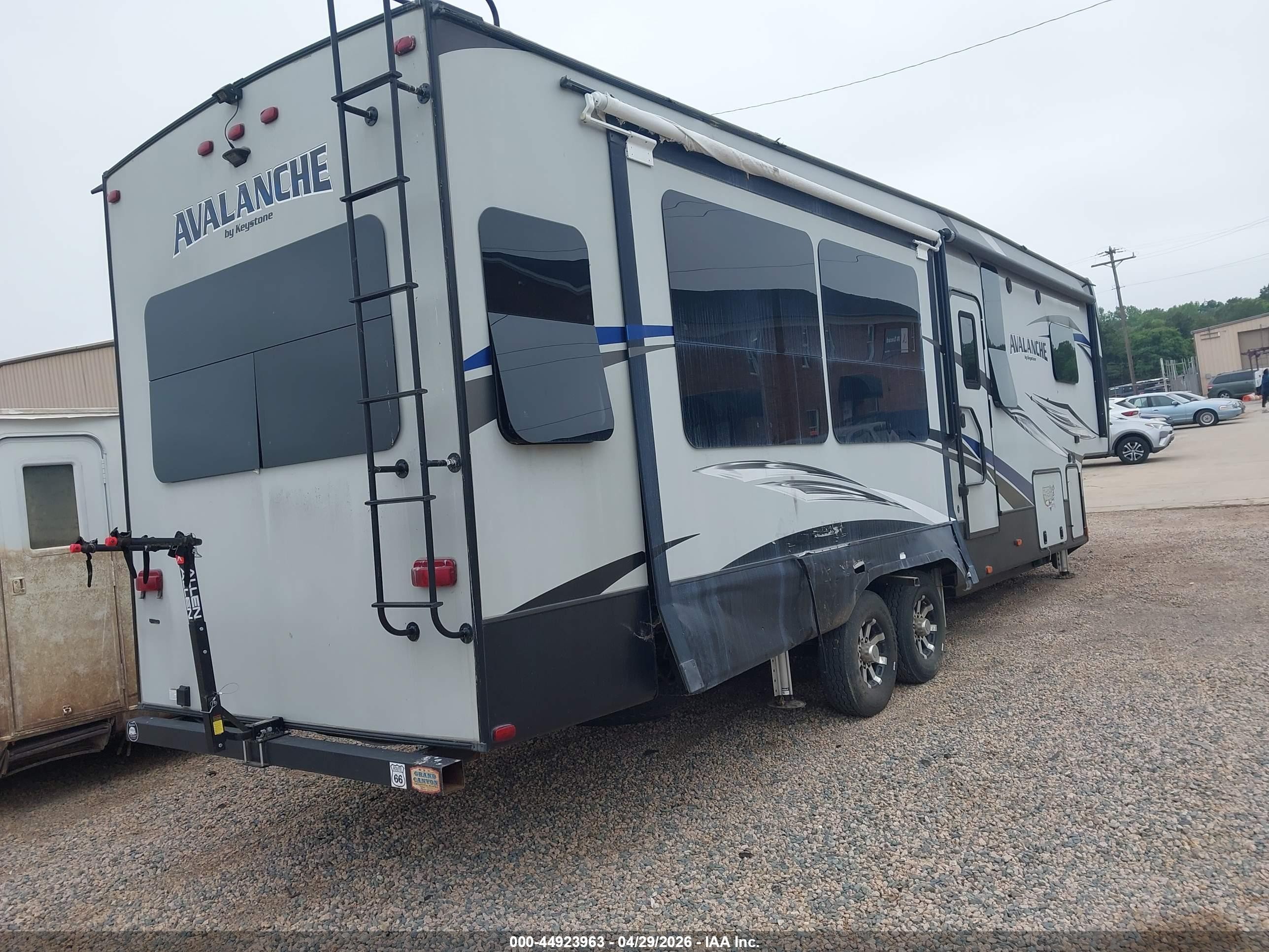2019 Keys Camper VIN 4YDF32029KE760008 IAAI salvage auction — Burn Interior, Salvage (North Carolina), sold $2,375 on 2026-07-20 (photo 4)