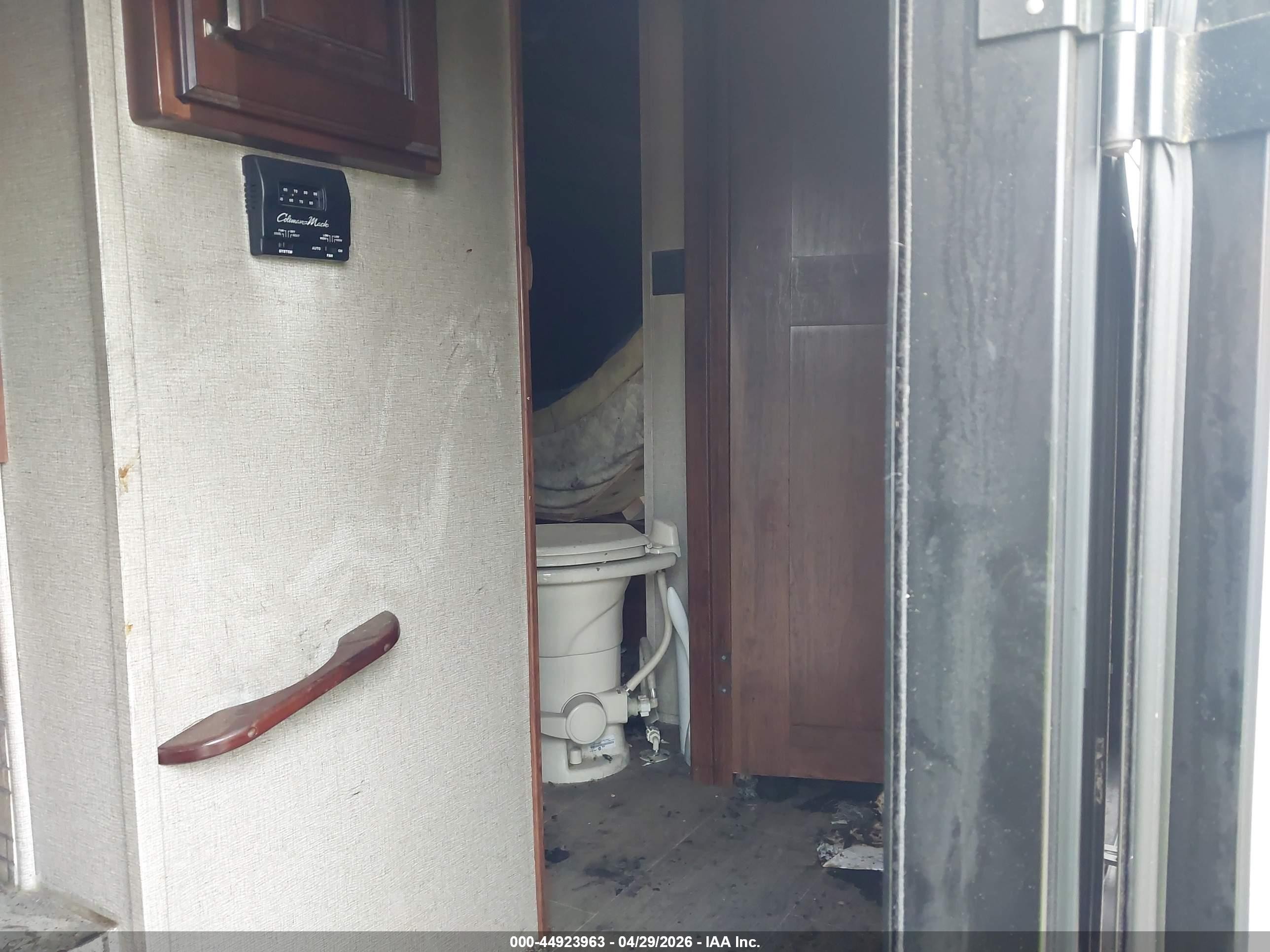 2019 Keys Camper VIN 4YDF32029KE760008 IAAI salvage auction — Burn Interior, Salvage (North Carolina), sold $2,375 on 2026-07-20 (photo 5)