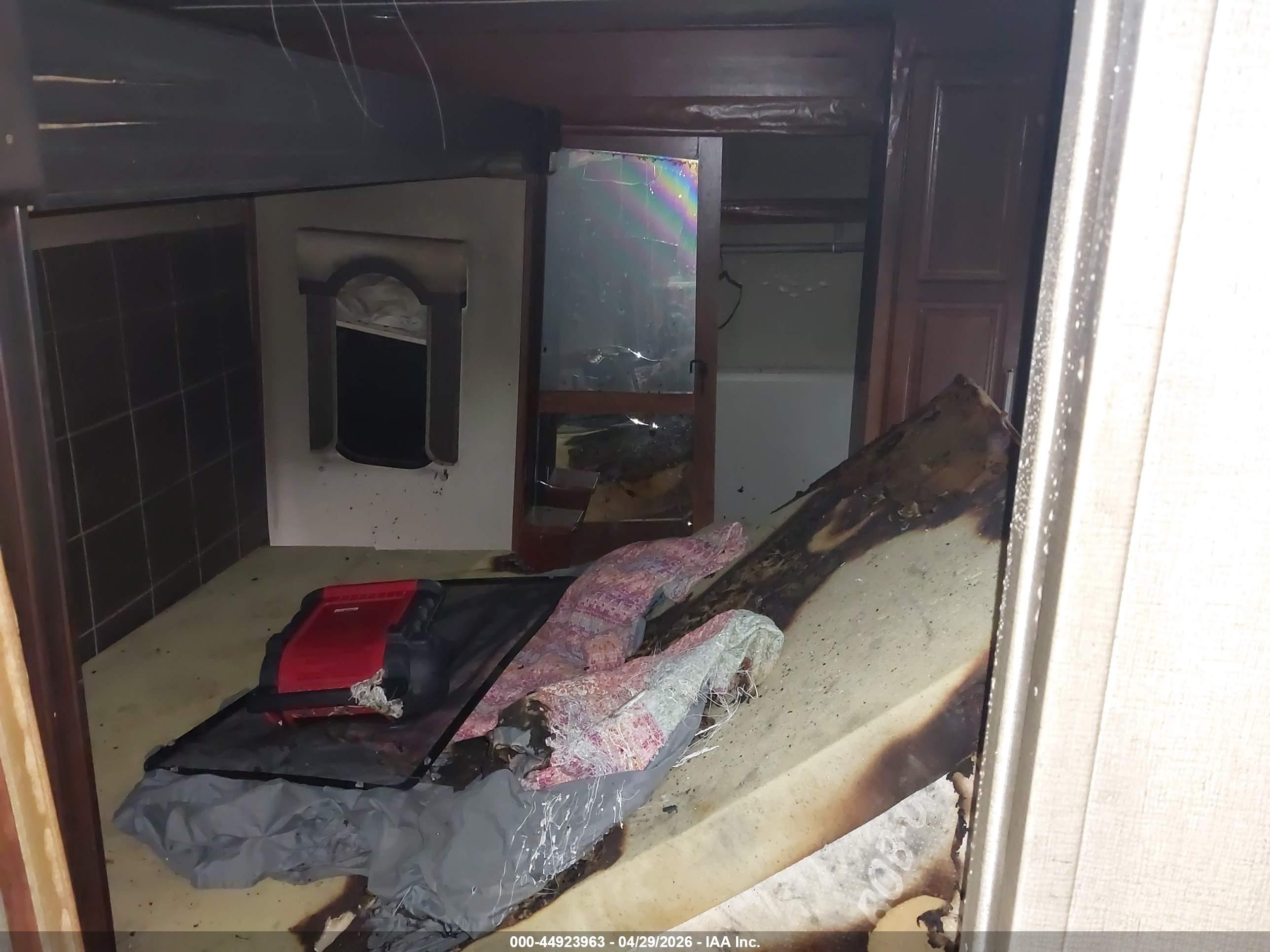 2019 Keys Camper VIN 4YDF32029KE760008 IAAI salvage auction — Burn Interior, Salvage (North Carolina), sold $2,375 on 2026-07-20 (photo 8)