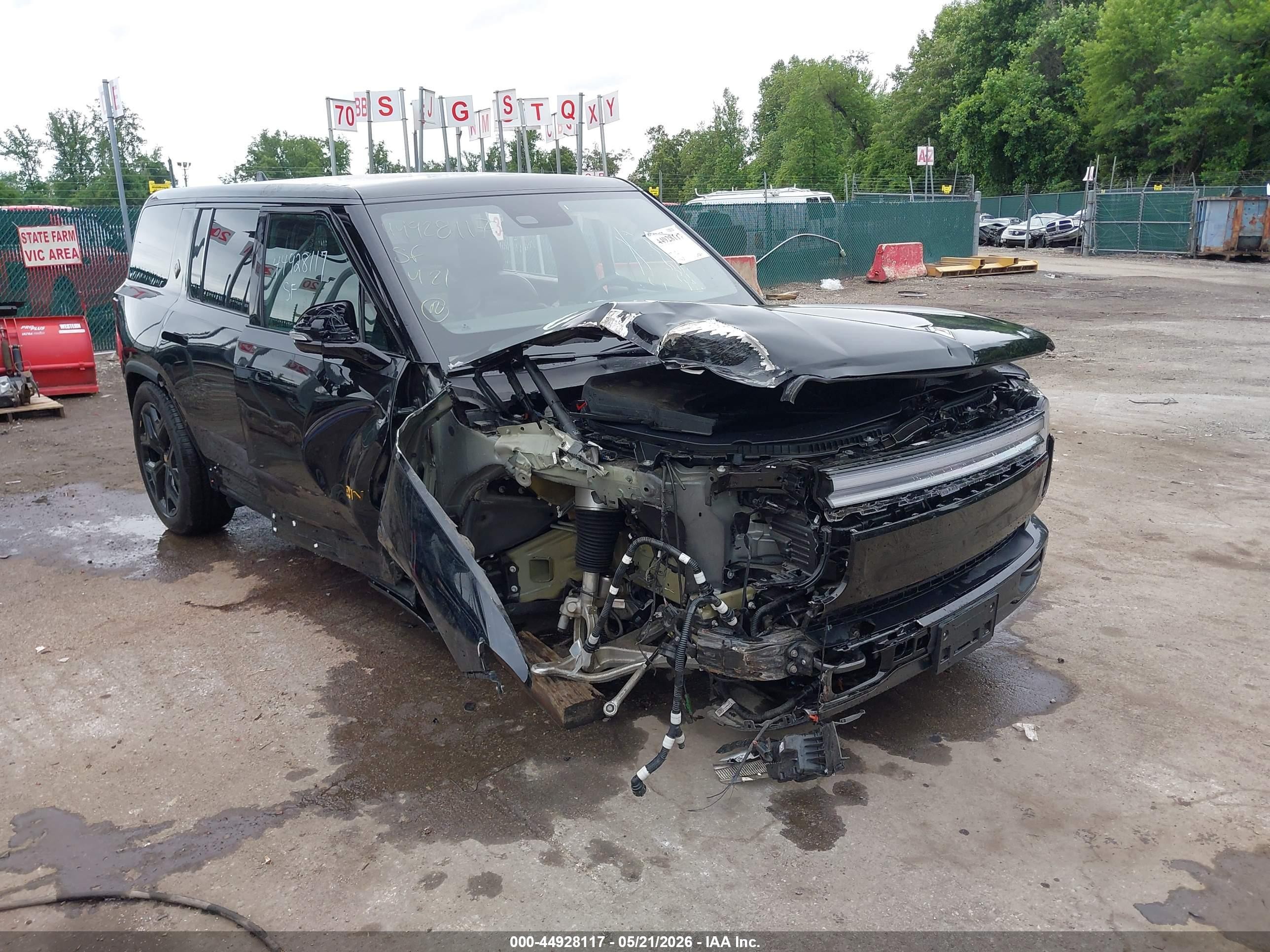 2026 Rivian R1S VIN 7PDSGBBP9TN090825 — IAAI salvage auction photo