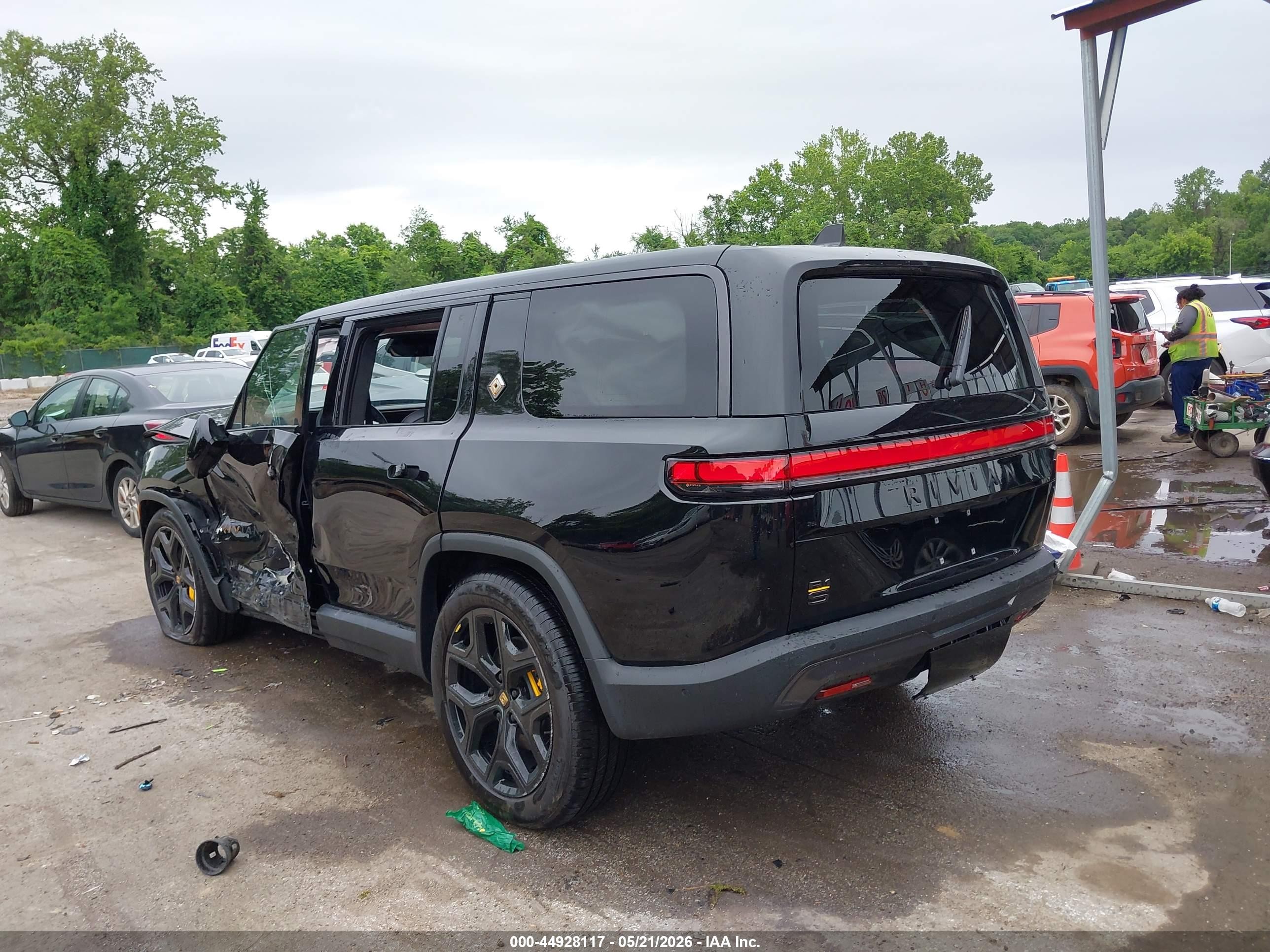 2026 Rivian R1S VIN 7PDSGBBP9TN090825 IAAI salvage auction — Side, Salvage - Greater Than 75% (Maryland), sold $15,800 on 2026-09-17 (photo 3)