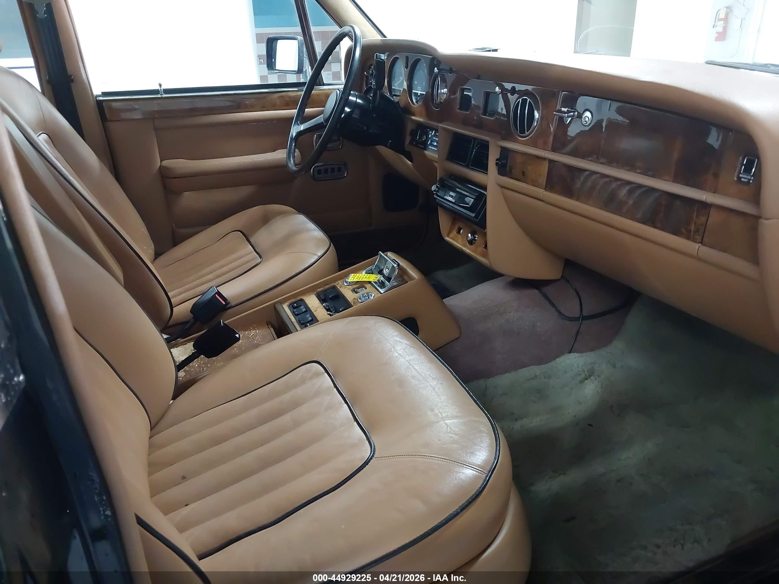 1989 Rolls-Royce Silver Spur VIN SCAZN02A0KCX26674 IAAI salvage auction — Normal Wear, Clear (Florida), sold $10,350 on 2026-04-23 (photo 5)