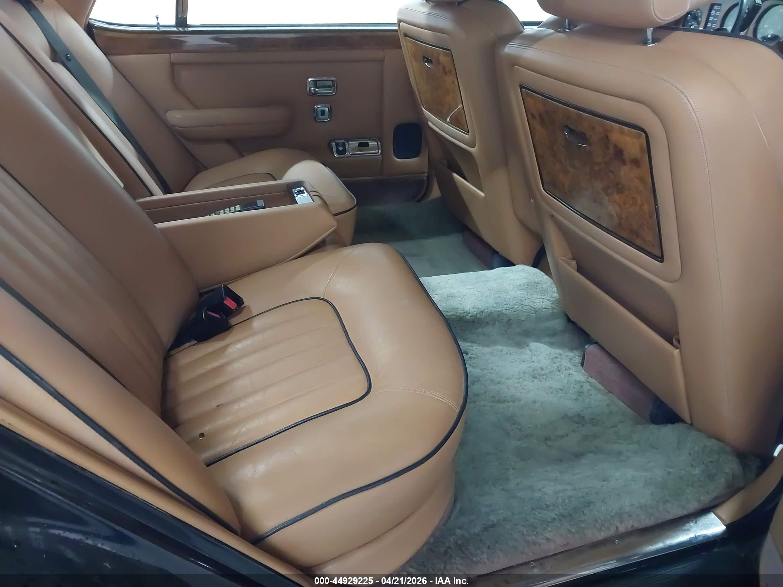 1989 Rolls-Royce Silver Spur VIN SCAZN02A0KCX26674 IAAI salvage auction — Normal Wear, Clear (Florida), sold $10,350 on 2026-04-23 (photo 8)