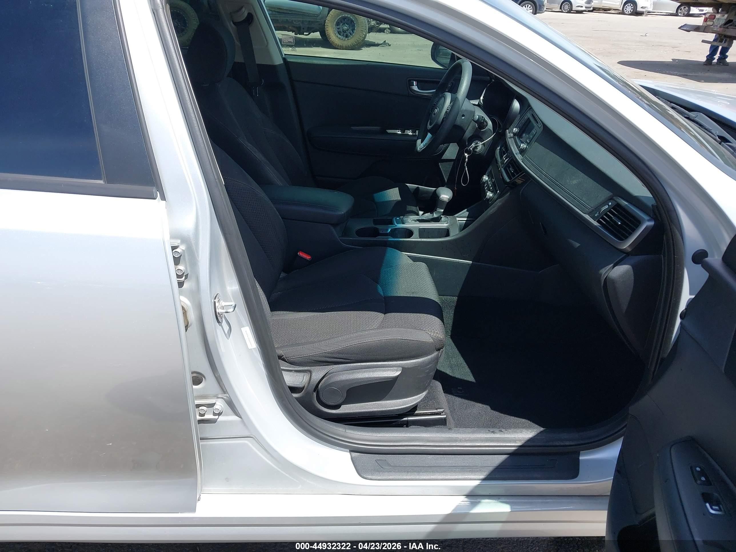 2016 Kia Optima VIN 5XXGT4L35GG078091 IAAI salvage auction — Unknown, Salvage (Arizona), sold $1,450 on 2026-07-09 (photo 5)