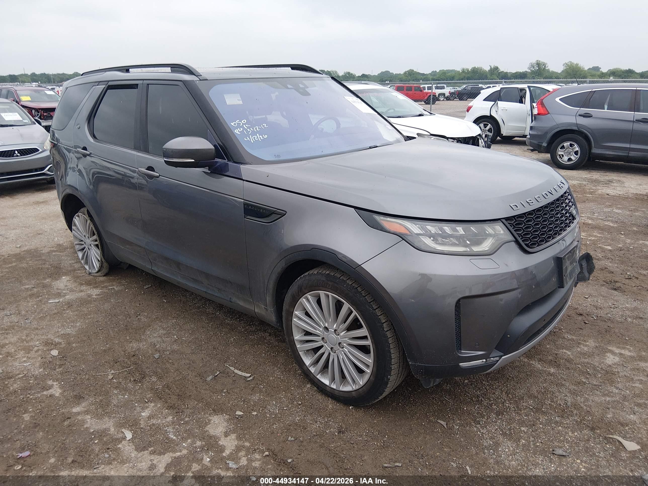 2017 Land Rover Discovery VIN SALRRBBK2HA013242 — IAAI salvage auction photo