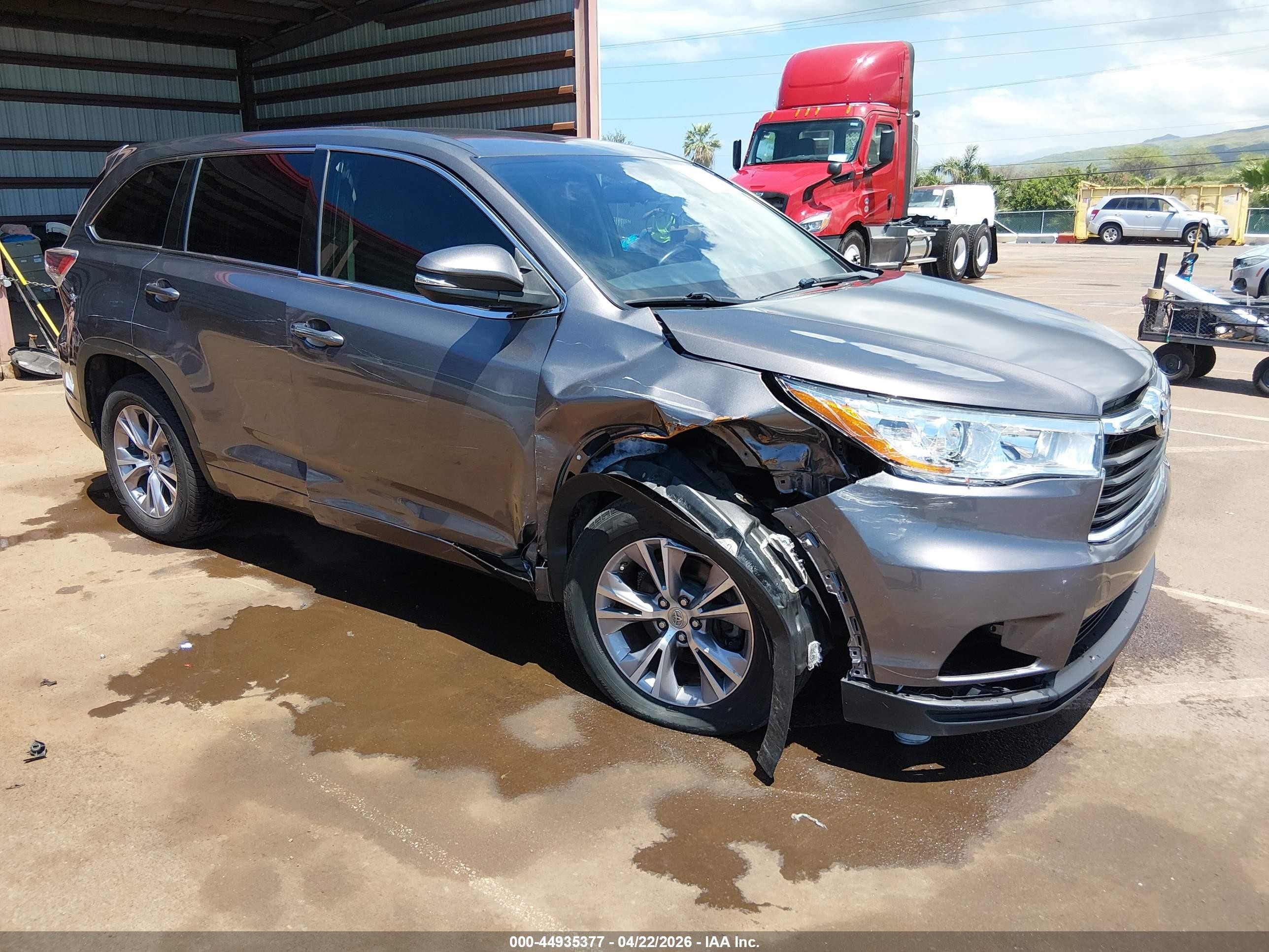 2015 Toyota Highlander VIN 5TDZKRFH3FS072707 IAAI salvage auction — Unknown, Clear (Hawaii), sold $2,600 on 2026-07-12 (photo 1)