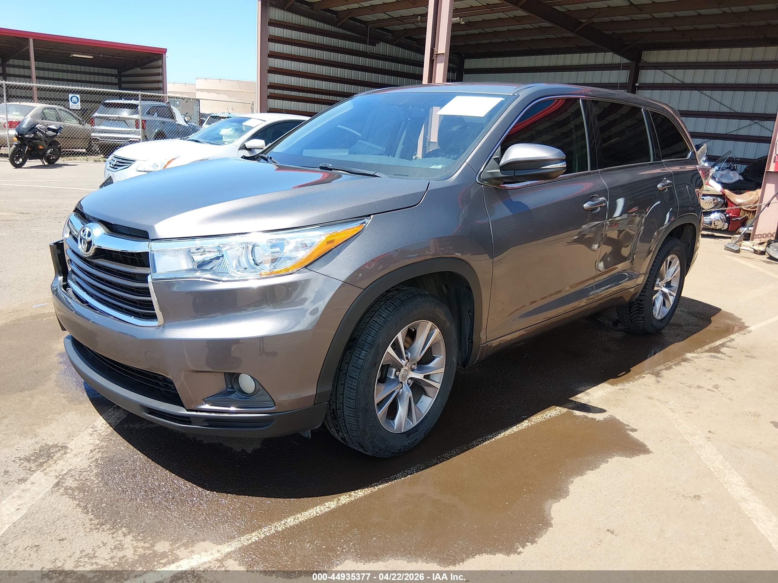 2015 Toyota Highlander VIN 5TDZKRFH3FS072707 IAAI salvage auction — Unknown, Clear (Hawaii), sold $2,600 on 2026-07-12 (photo 2)