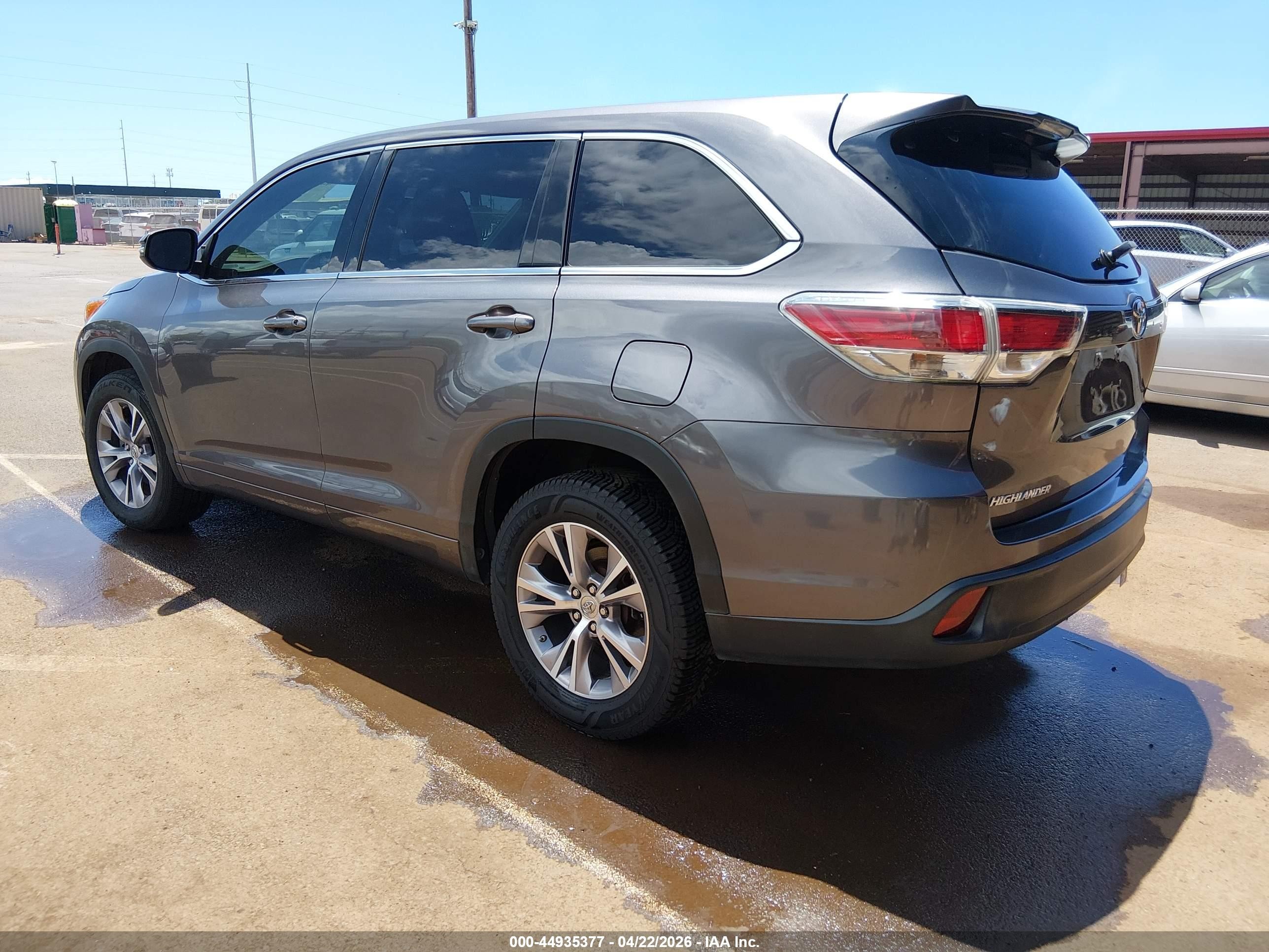 2015 Toyota Highlander VIN 5TDZKRFH3FS072707 IAAI salvage auction — Unknown, Clear (Hawaii), sold $2,600 on 2026-07-12 (photo 3)