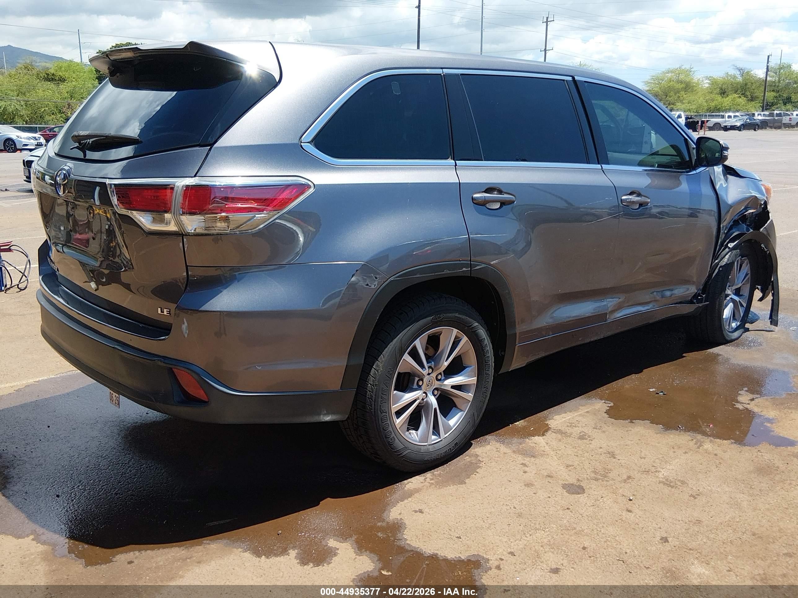 2015 Toyota Highlander VIN 5TDZKRFH3FS072707 IAAI salvage auction — Unknown, Clear (Hawaii), sold $2,600 on 2026-07-12 (photo 4)
