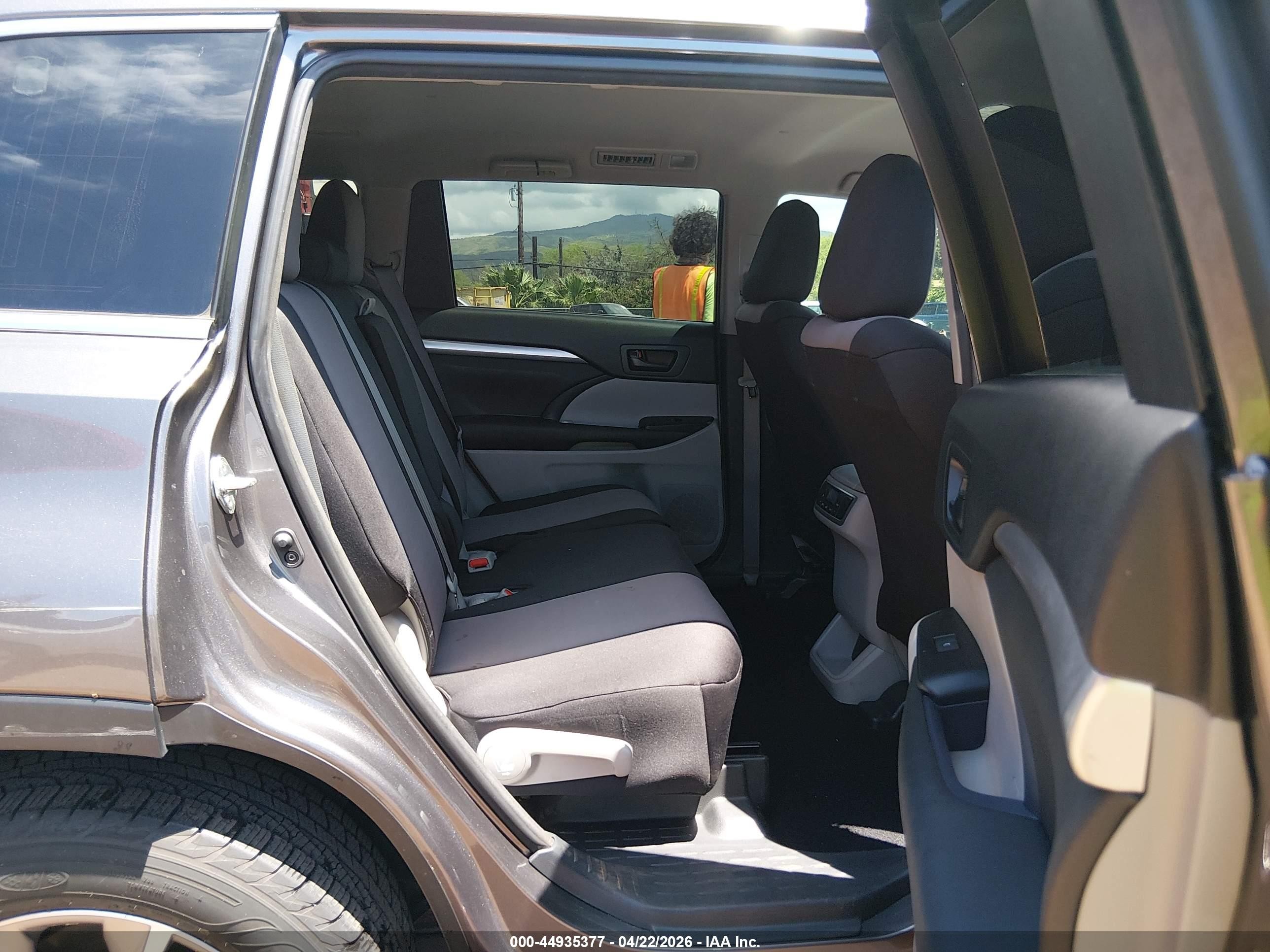 2015 Toyota Highlander VIN 5TDZKRFH3FS072707 IAAI salvage auction — Unknown, Clear (Hawaii), sold $2,600 on 2026-07-12 (photo 8)