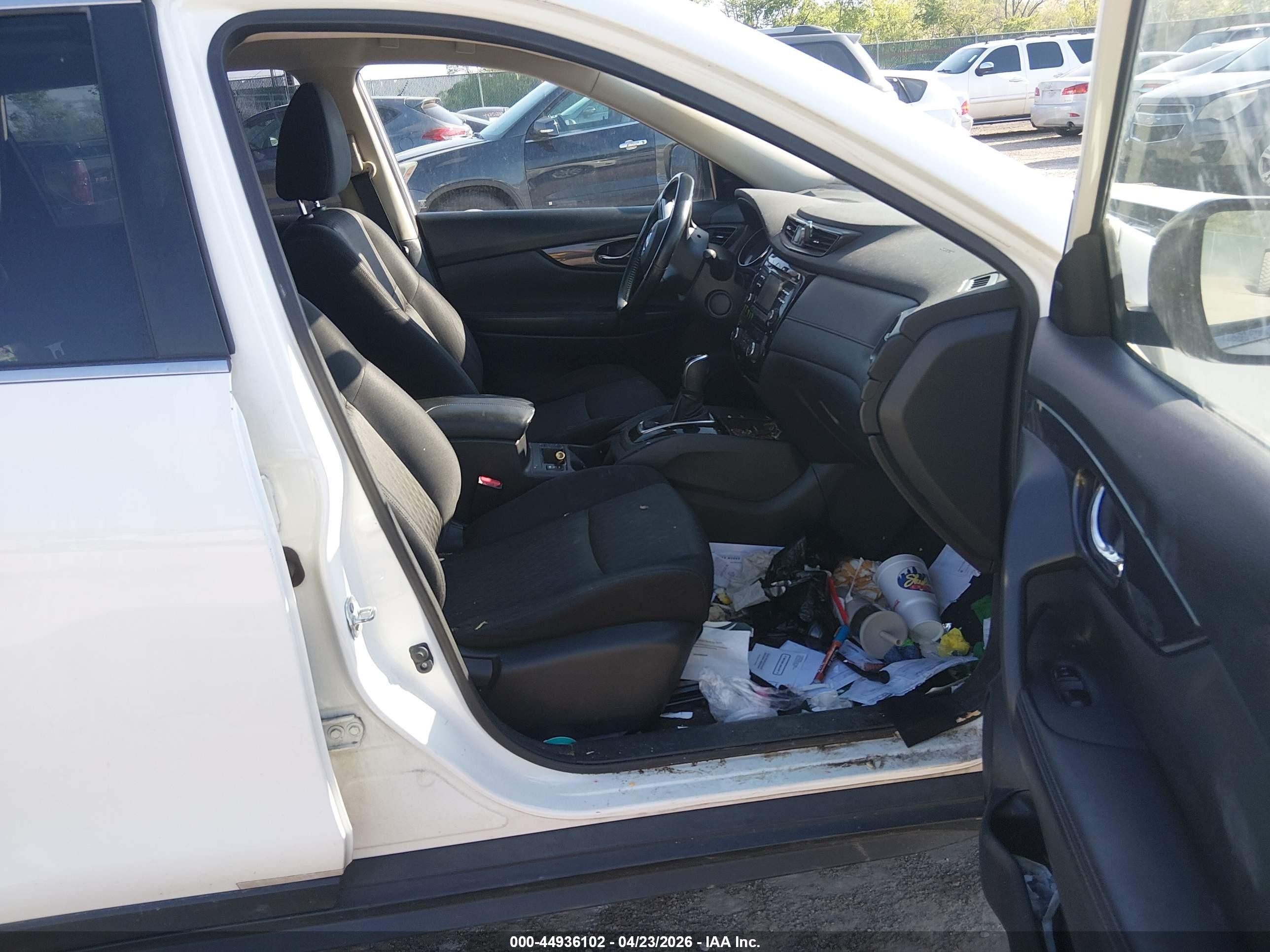 2017 Nissan Rogue VIN JN8AT2MV0HW022980 IAAI salvage auction — Rear End, Salvage (Kentucky), sold $2,200 on 2026-07-12 (photo 4)