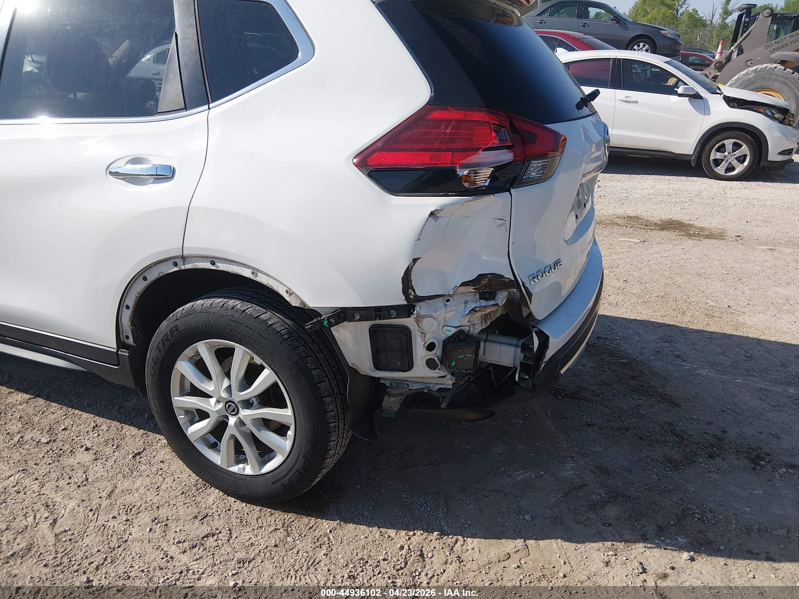 2017 Nissan Rogue VIN JN8AT2MV0HW022980 IAAI salvage auction — Rear End, Salvage (Kentucky), sold $2,200 on 2026-07-12 (photo 5)