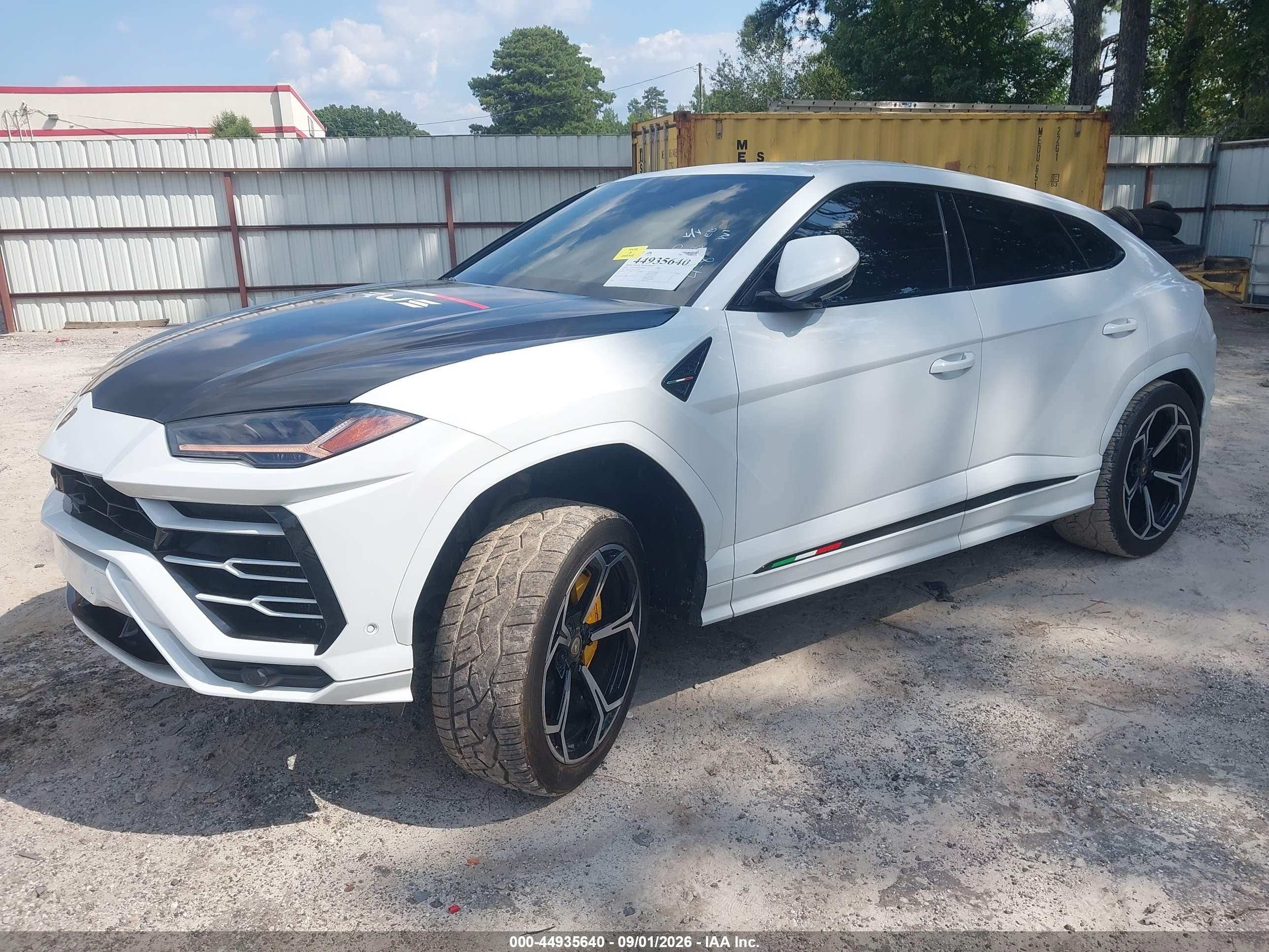 2020 Lamborghini Urus VIN ZPBUA1ZL0LLA06913 IAAI salvage auction — Side, Salvage (Georgia), sold $79,500 on 2026-09-09 (photo 2)
