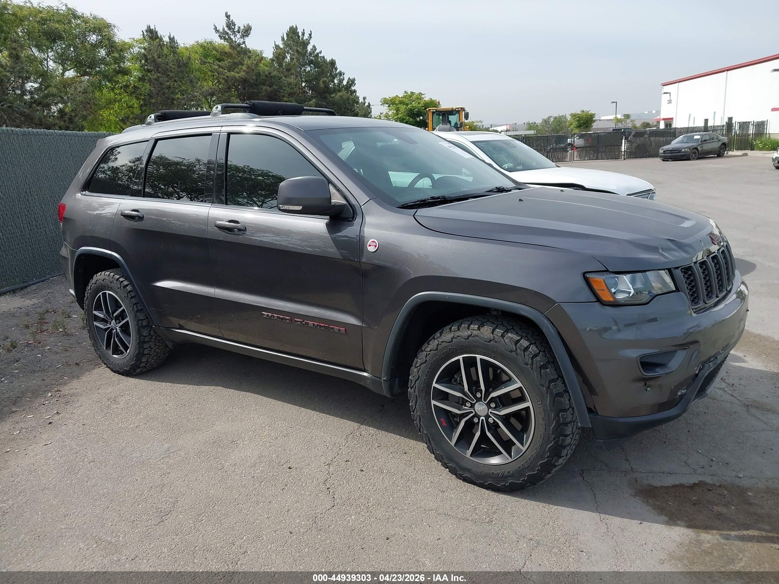 2018 Jeep Grand Cherokee VIN 1C4RJFLT8JC226994 — IAAI salvage auction photo