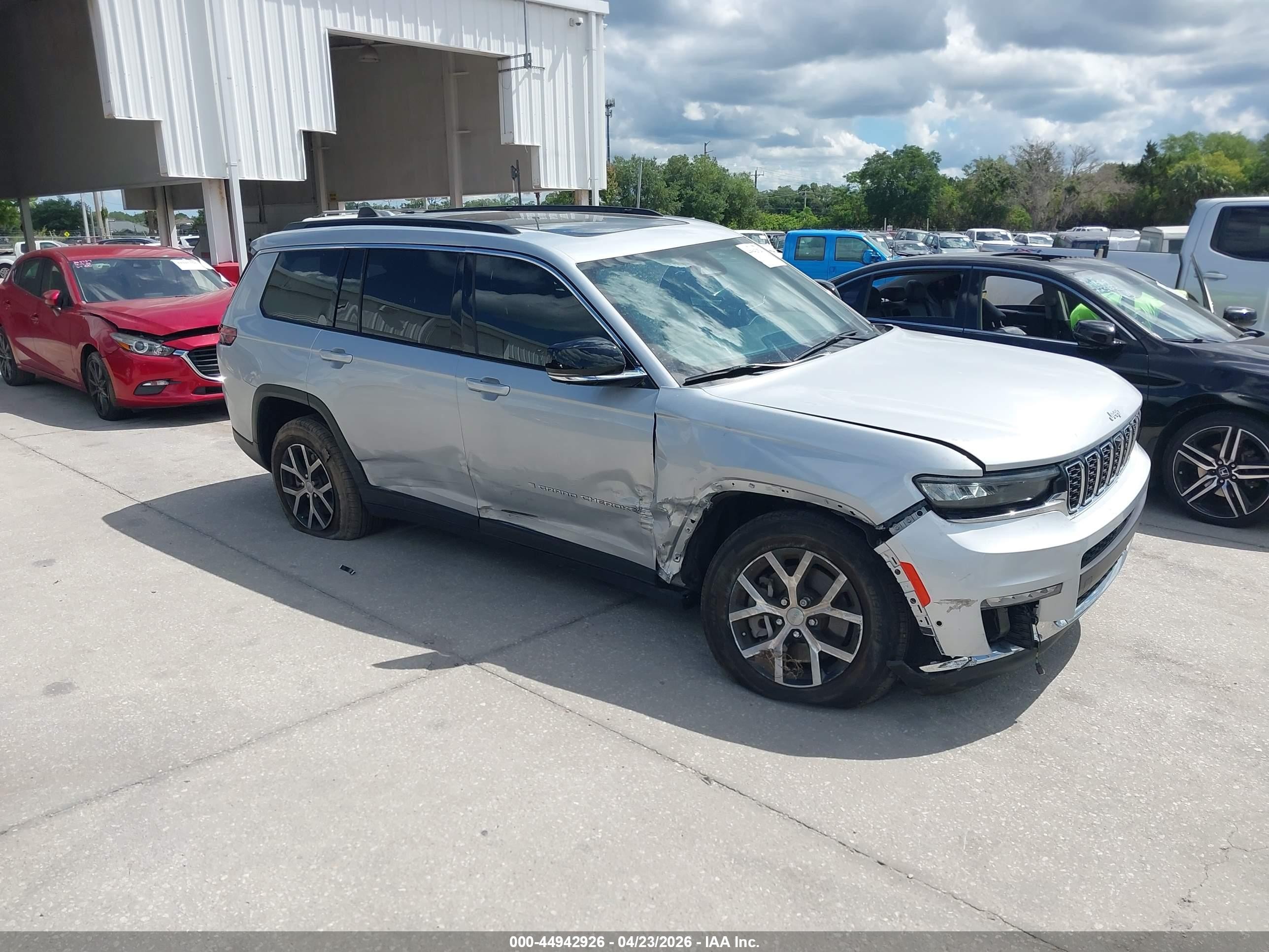 2024 Jeep Grand Cherokee L VIN 1C4RJJBGXR8594292 — IAAI salvage auction photo