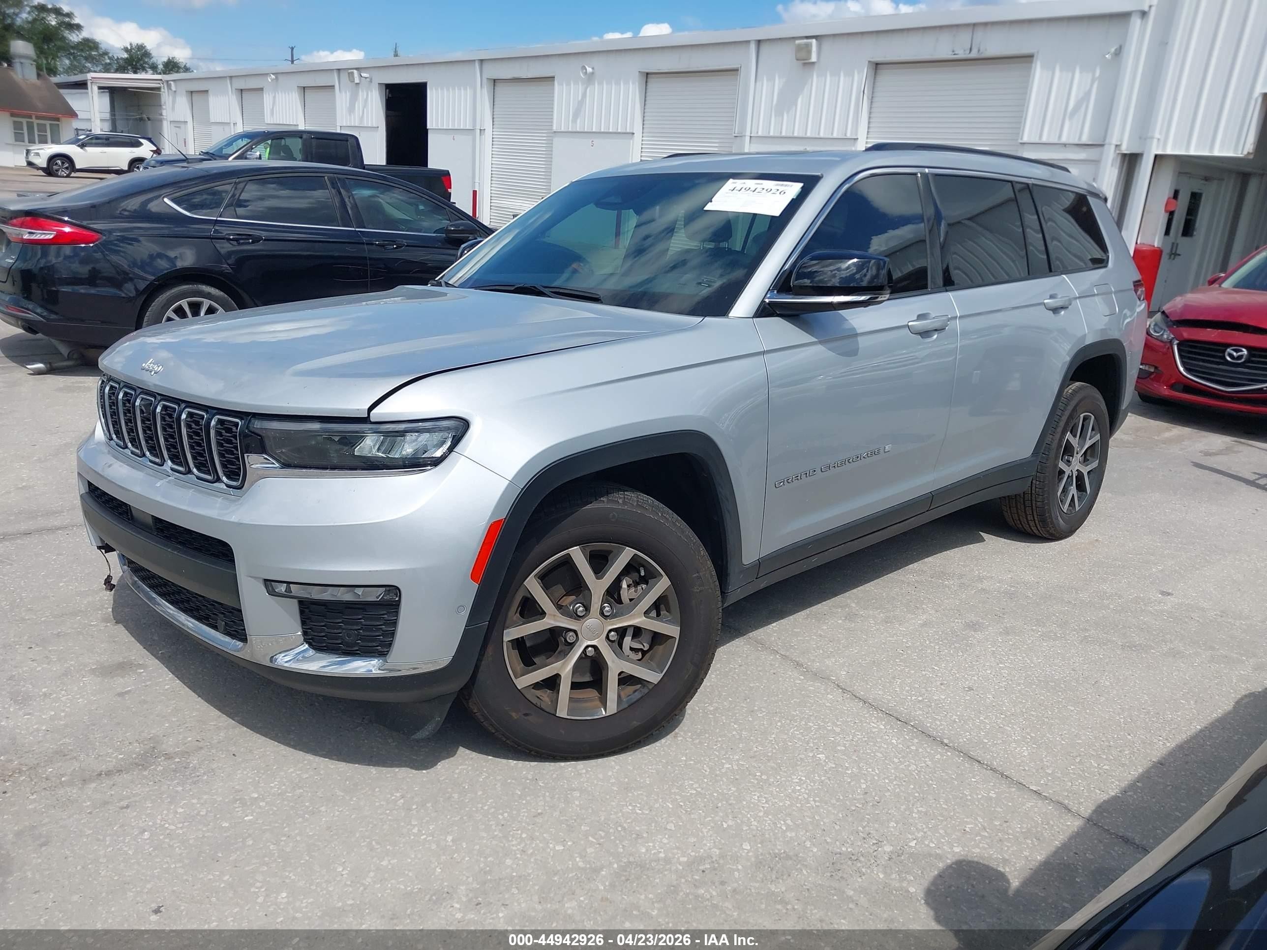 2024 Jeep Grand cherokee VIN 1C4RJJBGXR8594292 IAAI salvage auction — Side, Rebuildable (Florida), sold $9,525 on 2026-09-09 (photo 2)