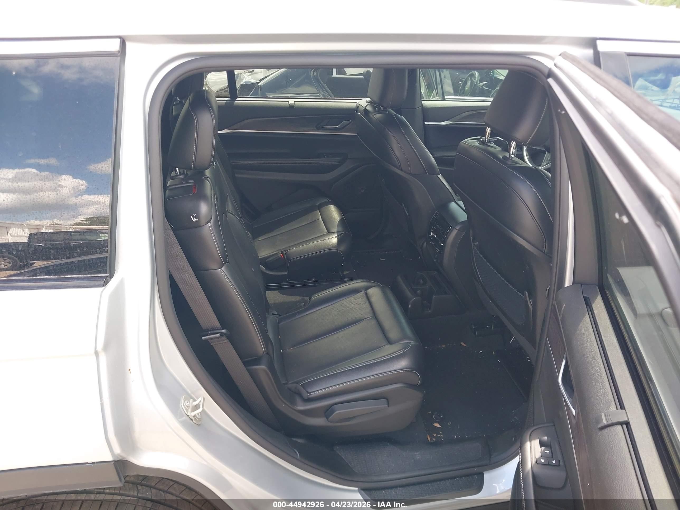 2024 Jeep Grand cherokee VIN 1C4RJJBGXR8594292 IAAI salvage auction — Side, Rebuildable (Florida), sold $9,525 on 2026-09-09 (photo 8)