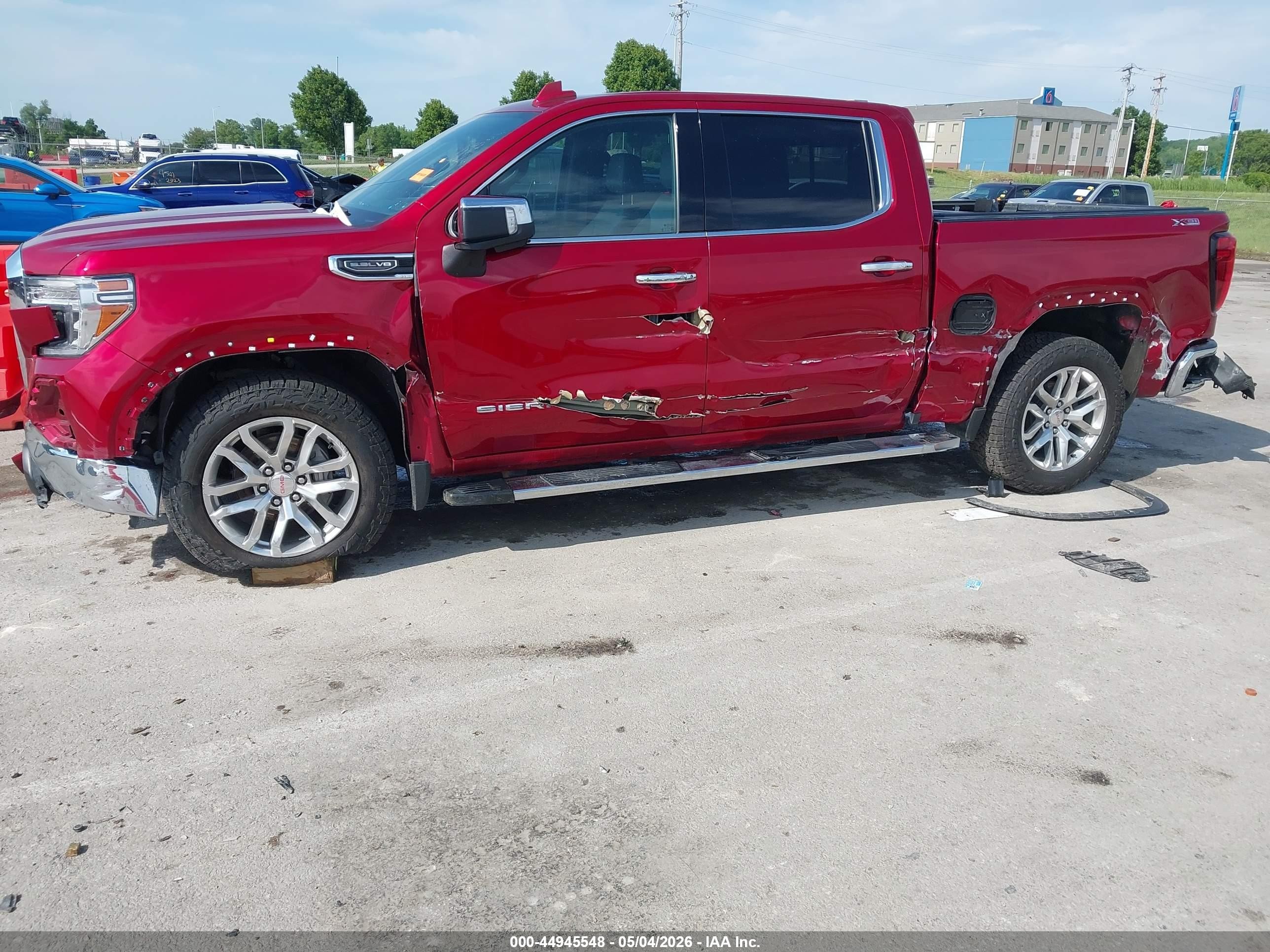 2022 Gmc SIERRA VIN 3GTU9DED2NG130536 IAAI salvage auction — Side, Salvage (Missouri), sold $8,900 on 2026-09-18 (photo 2)