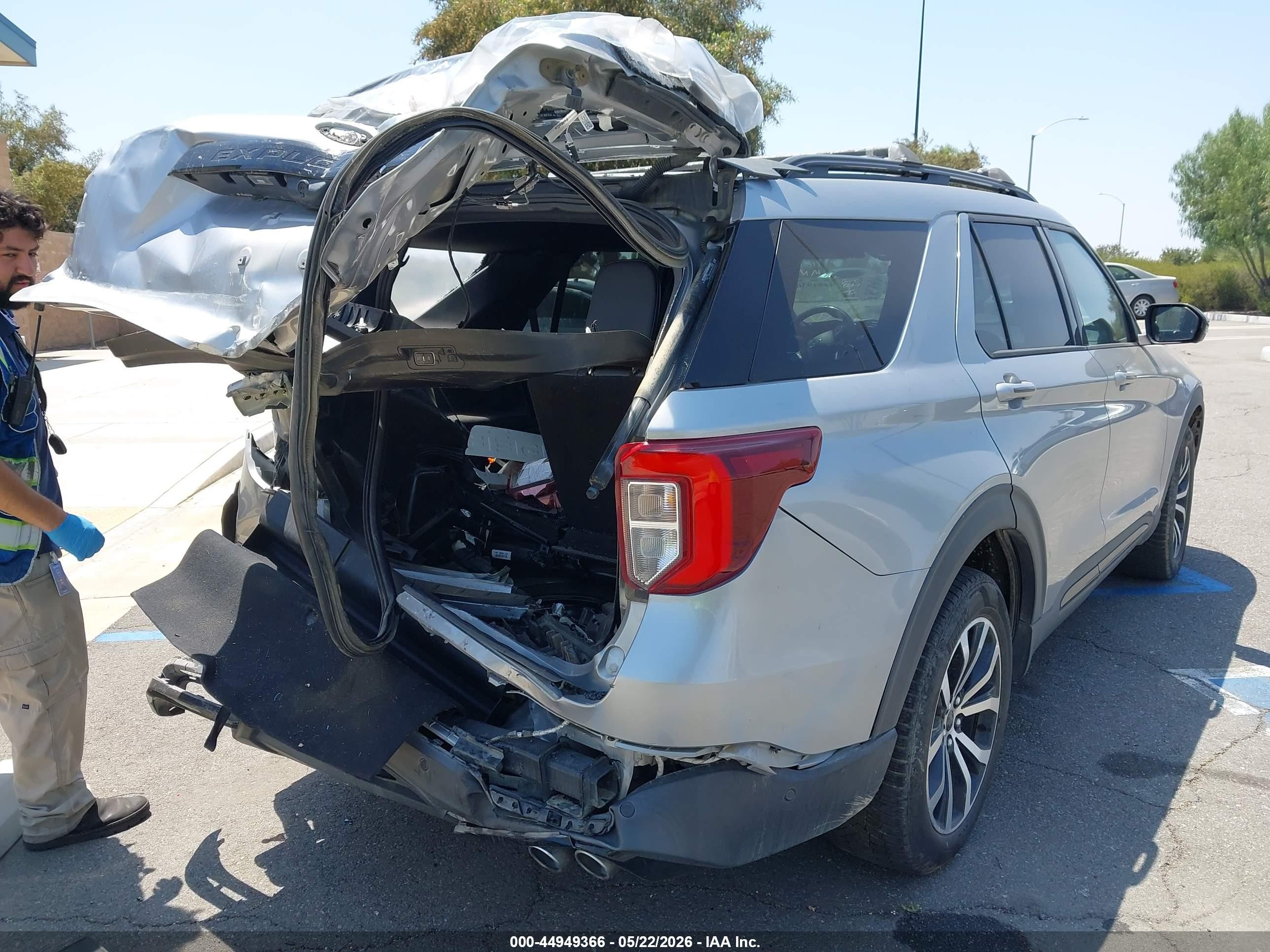 2020 Ford Explorer VIN 1FM5K8GC4LGB21927 IAAI salvage auction — Rear End, Salvage Certificate (California), sold $8,450 on 2026-07-10 (photo 4)