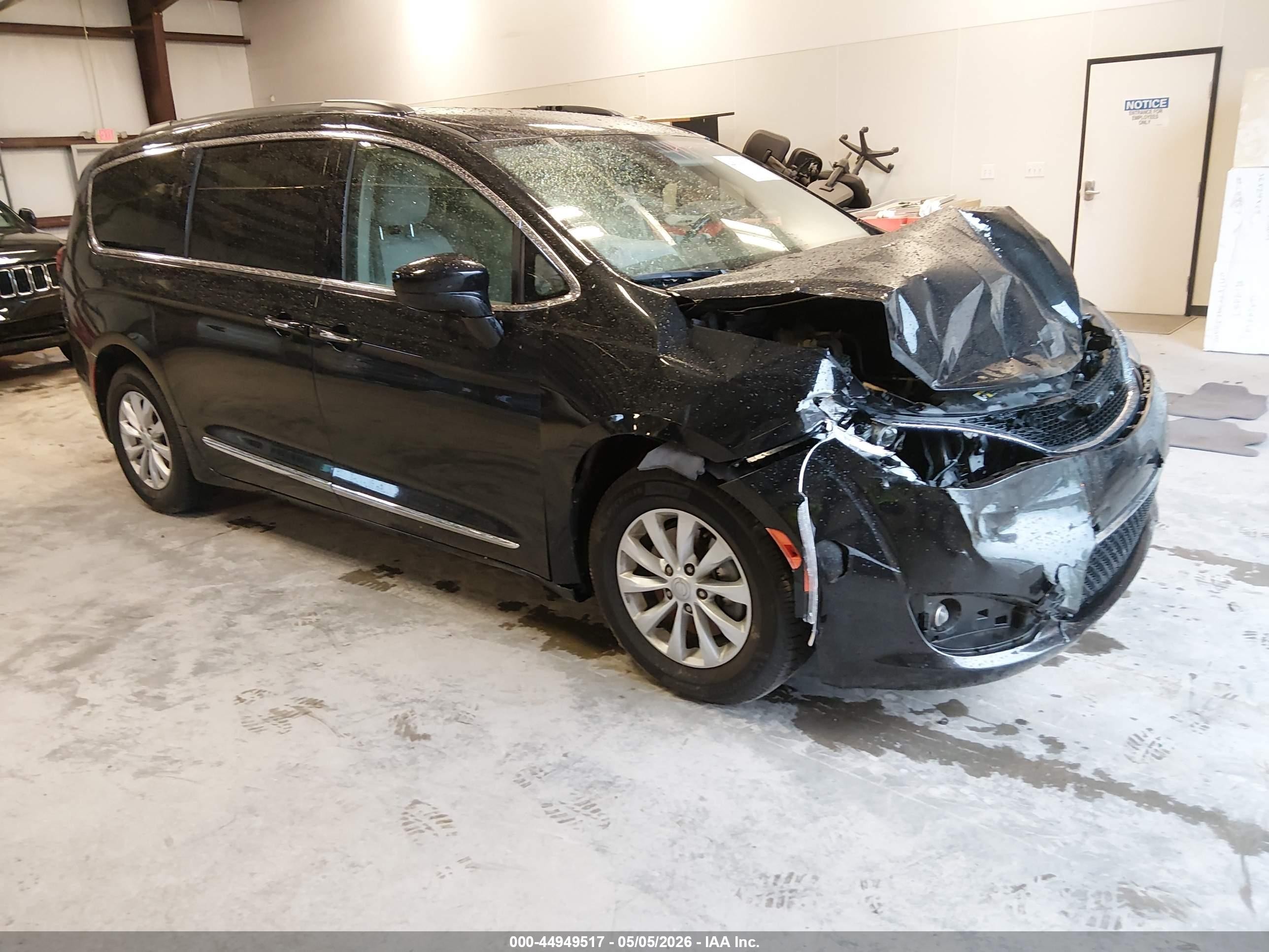 2017 Chrysler Pacifica VIN 2C4RC1BG4HR530150 IAAI salvage auction — Front End, Salvage (Kentucky), sold $1,425 on 2026-09-08 (photo 1)