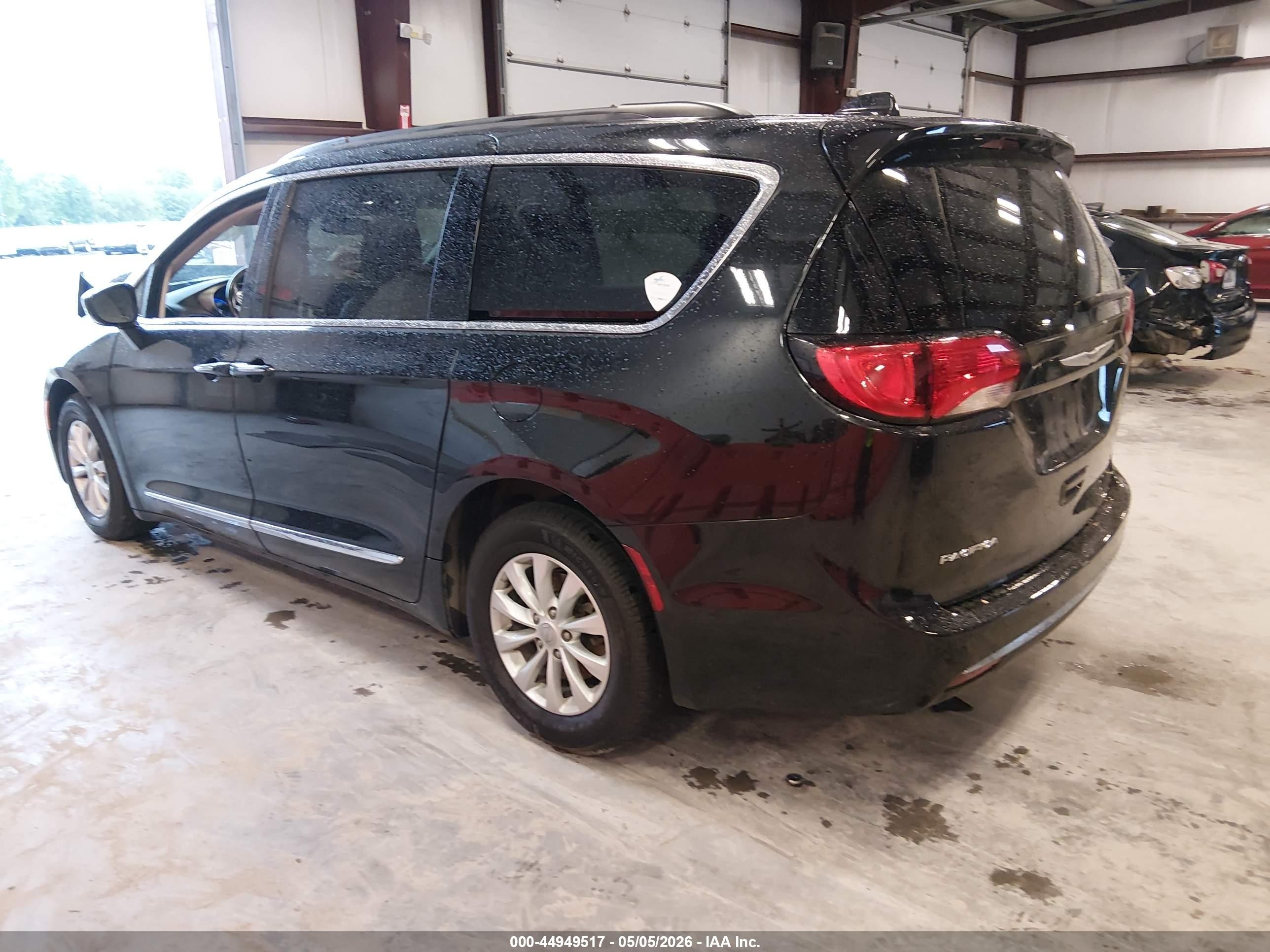 2017 Chrysler Pacifica VIN 2C4RC1BG4HR530150 IAAI salvage auction — Front End, Salvage (Kentucky), sold $1,425 on 2026-09-08 (photo 3)